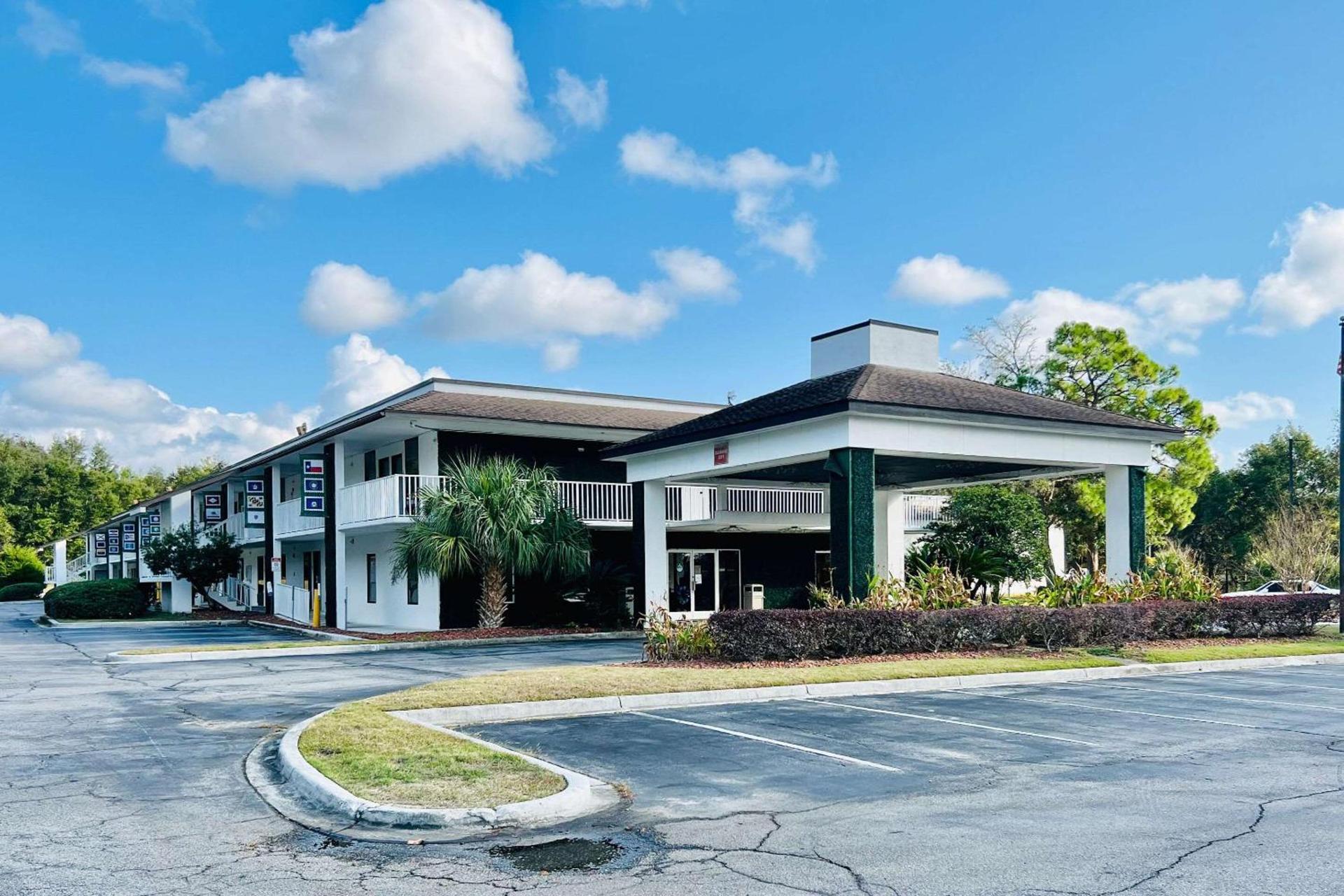 Days Inn by Wyndham Eglin AFB photo 10