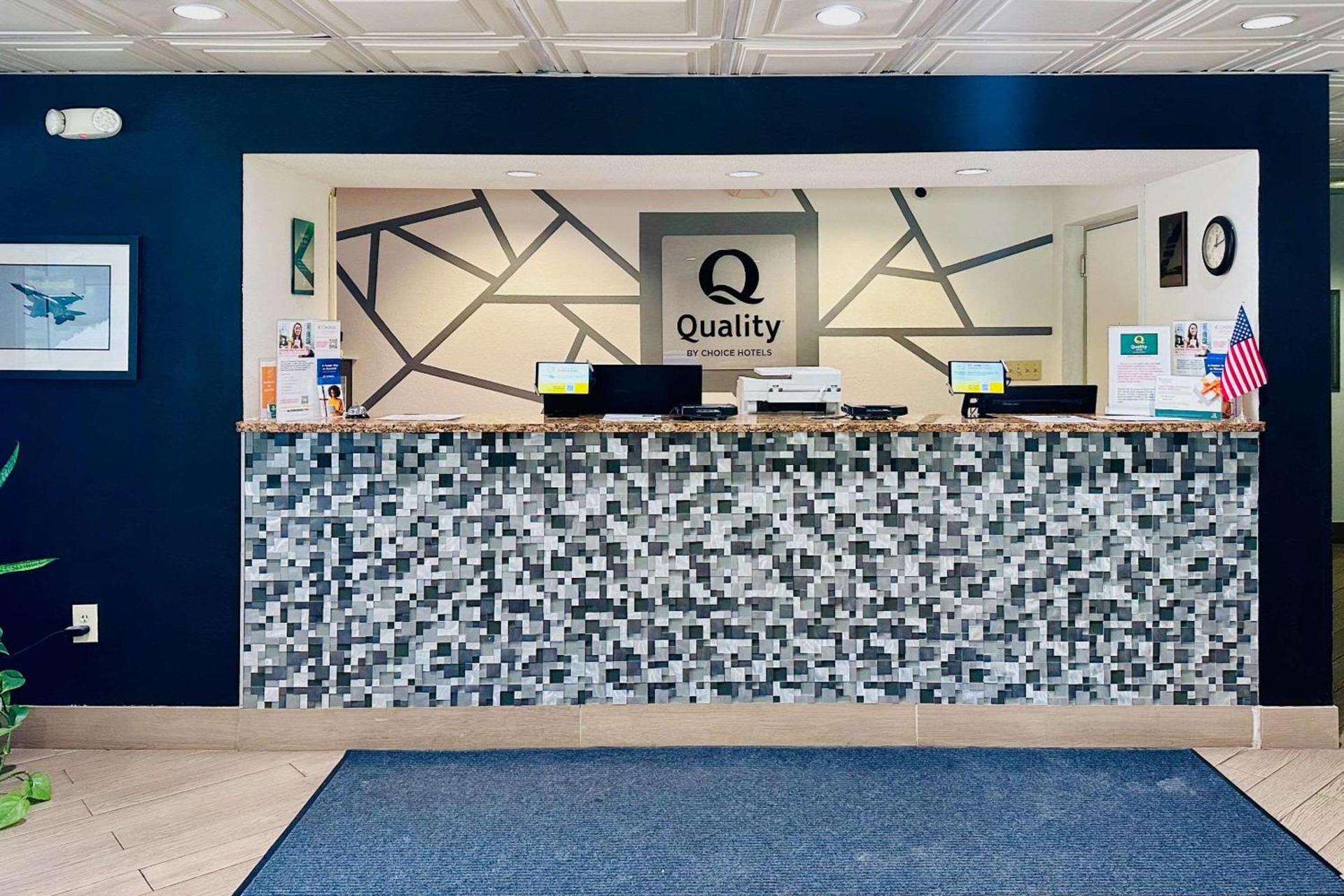 Days Inn by Wyndham Eglin AFB photo 2