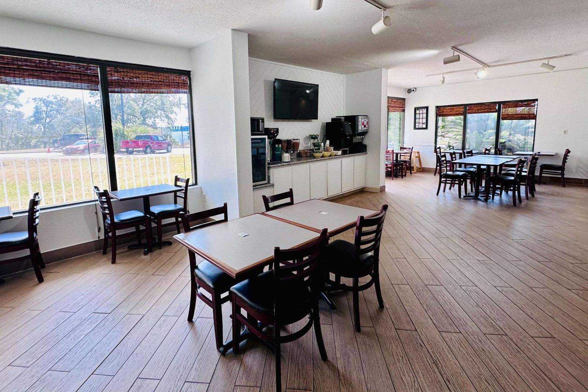 Days Inn by Wyndham Eglin AFB photo 15