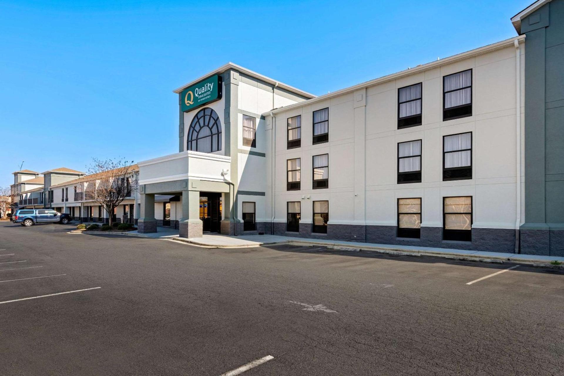 Quality Inn & Suites Matthews - Charlotte photo 2