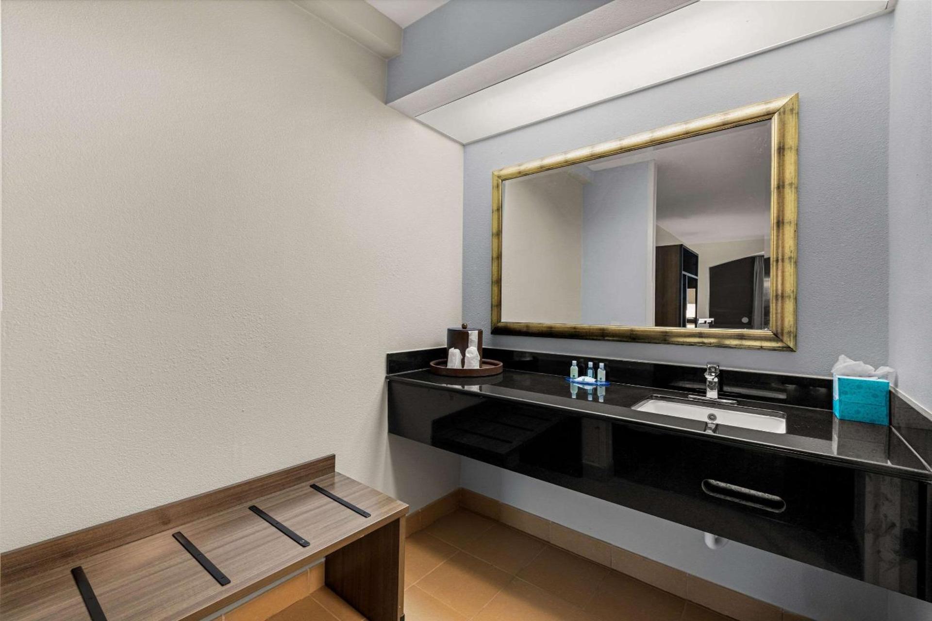 Quality Inn & Suites Matthews - Charlotte photo 22
