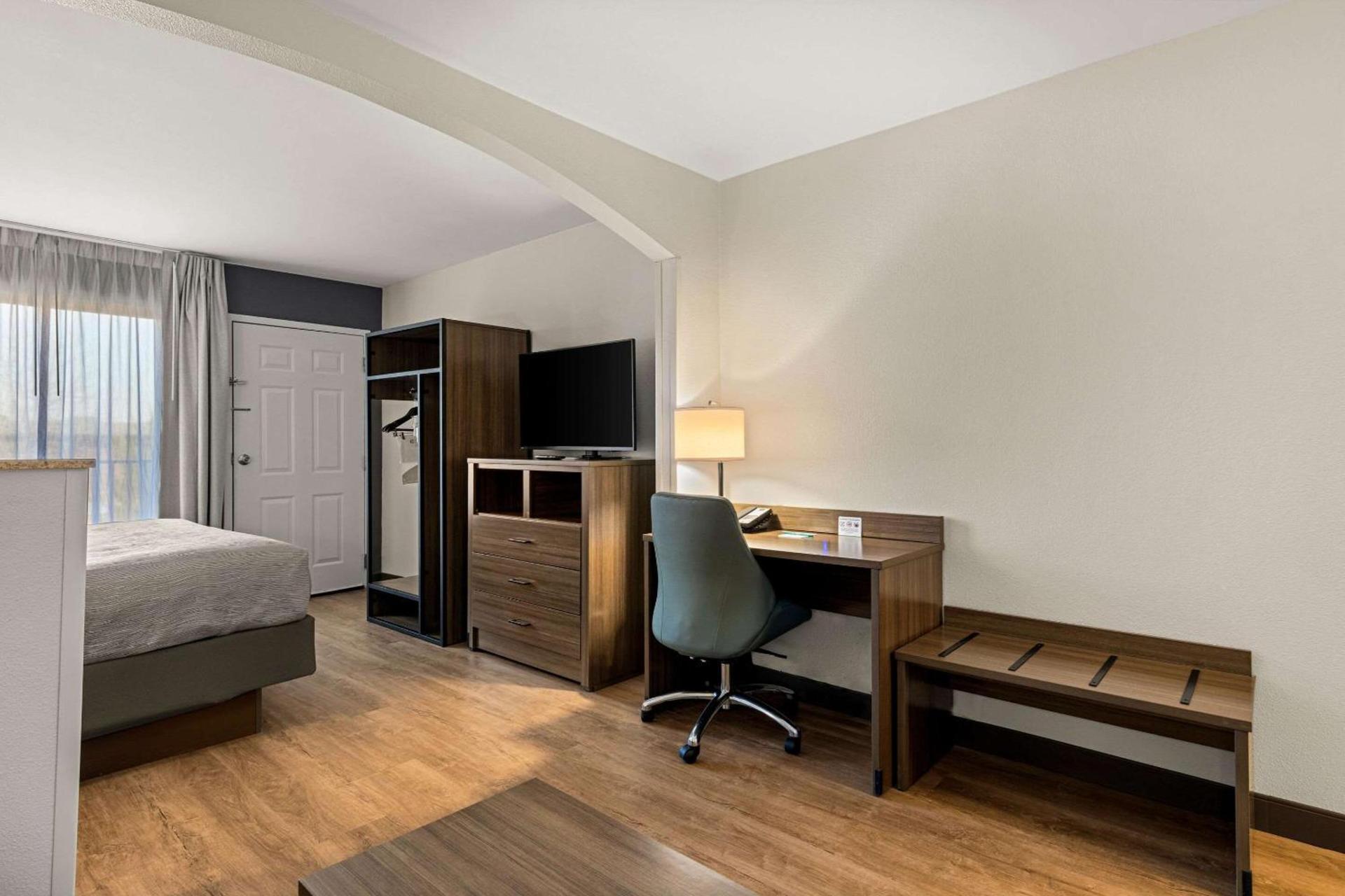 Quality Inn & Suites Matthews - Charlotte photo 27