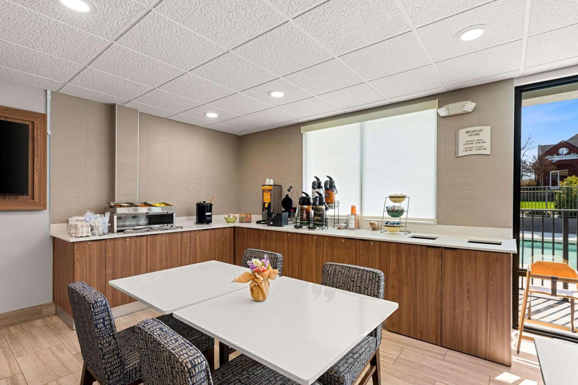 Quality Inn & Suites Matthews - Charlotte photo 35