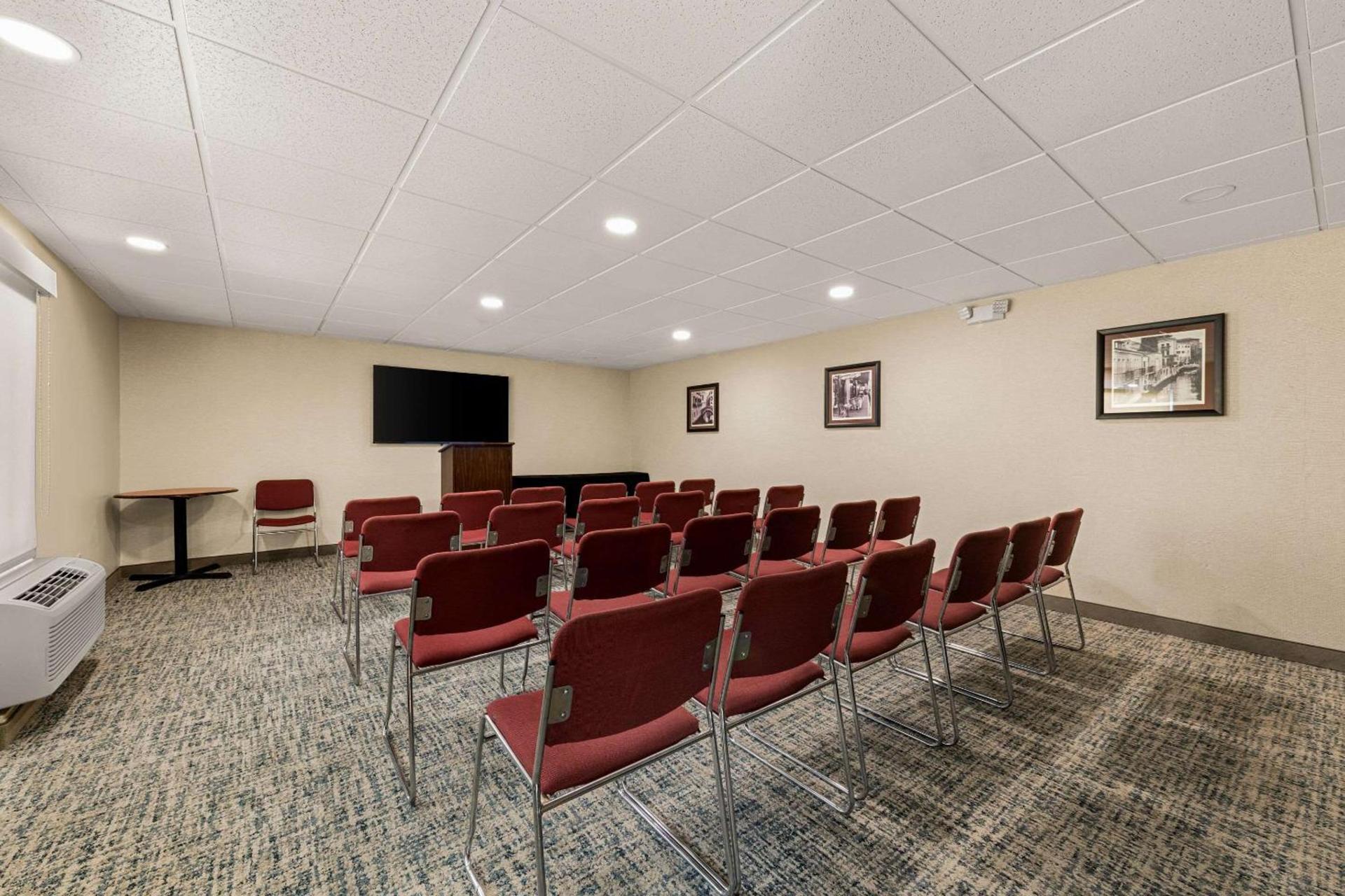 Quality Inn & Suites Matthews - Charlotte photo 37