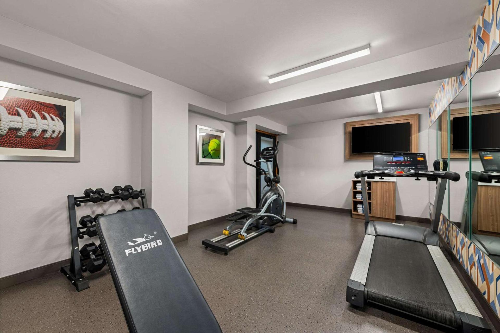 Quality Inn & Suites Matthews - Charlotte photo 43