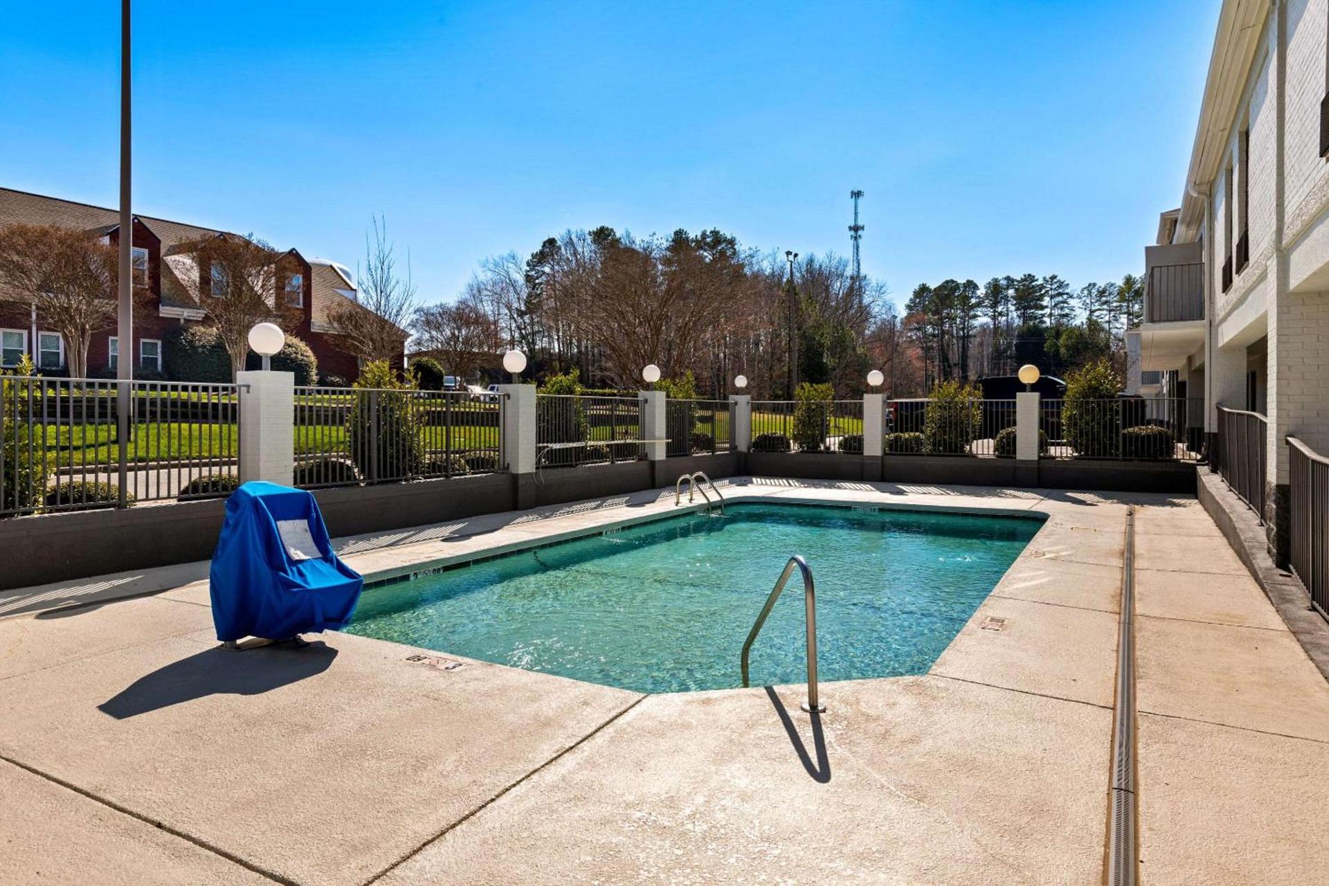 Quality Inn & Suites Matthews - Charlotte photo 46