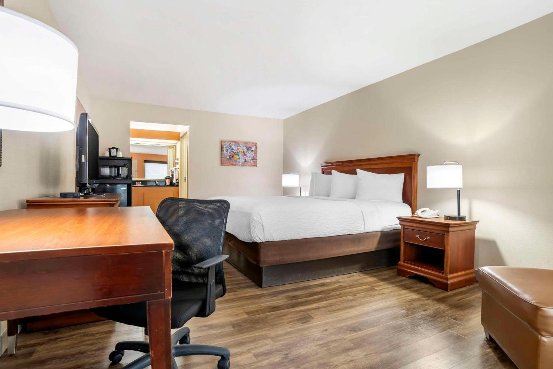 Econo Lodge Moss Point - Pascagoula photo 6