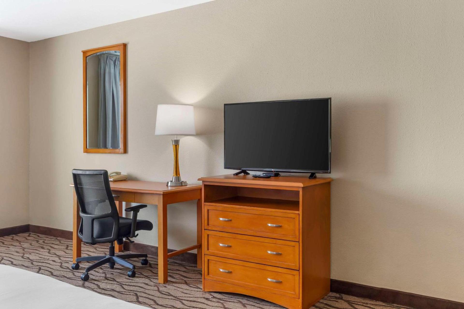 Comfort Inn & Suites Chesapeake - Portsmouth photo 11