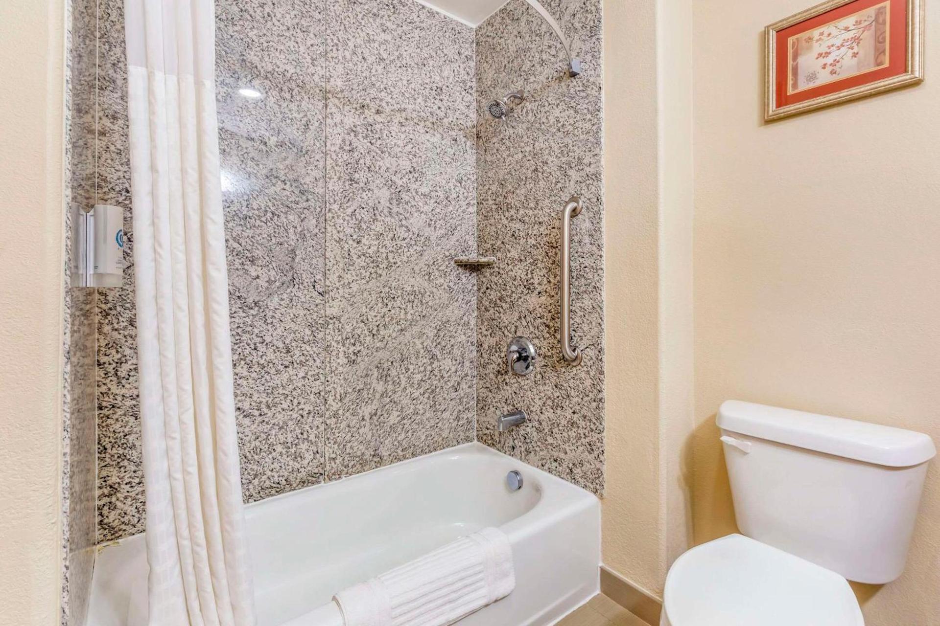 Comfort Inn & Suites Chesapeake - Portsmouth photo 12