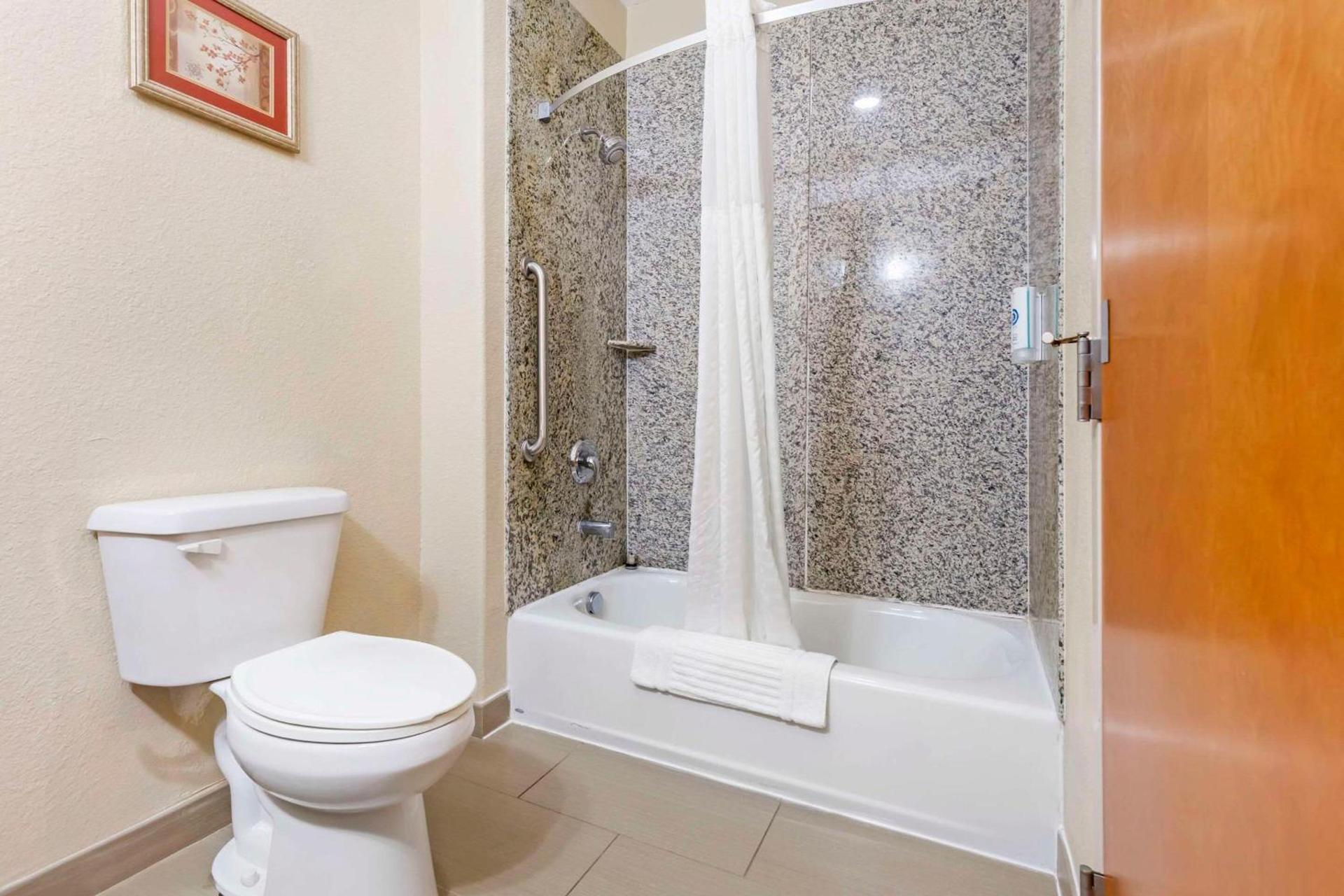 Comfort Inn & Suites Chesapeake - Portsmouth photo 16