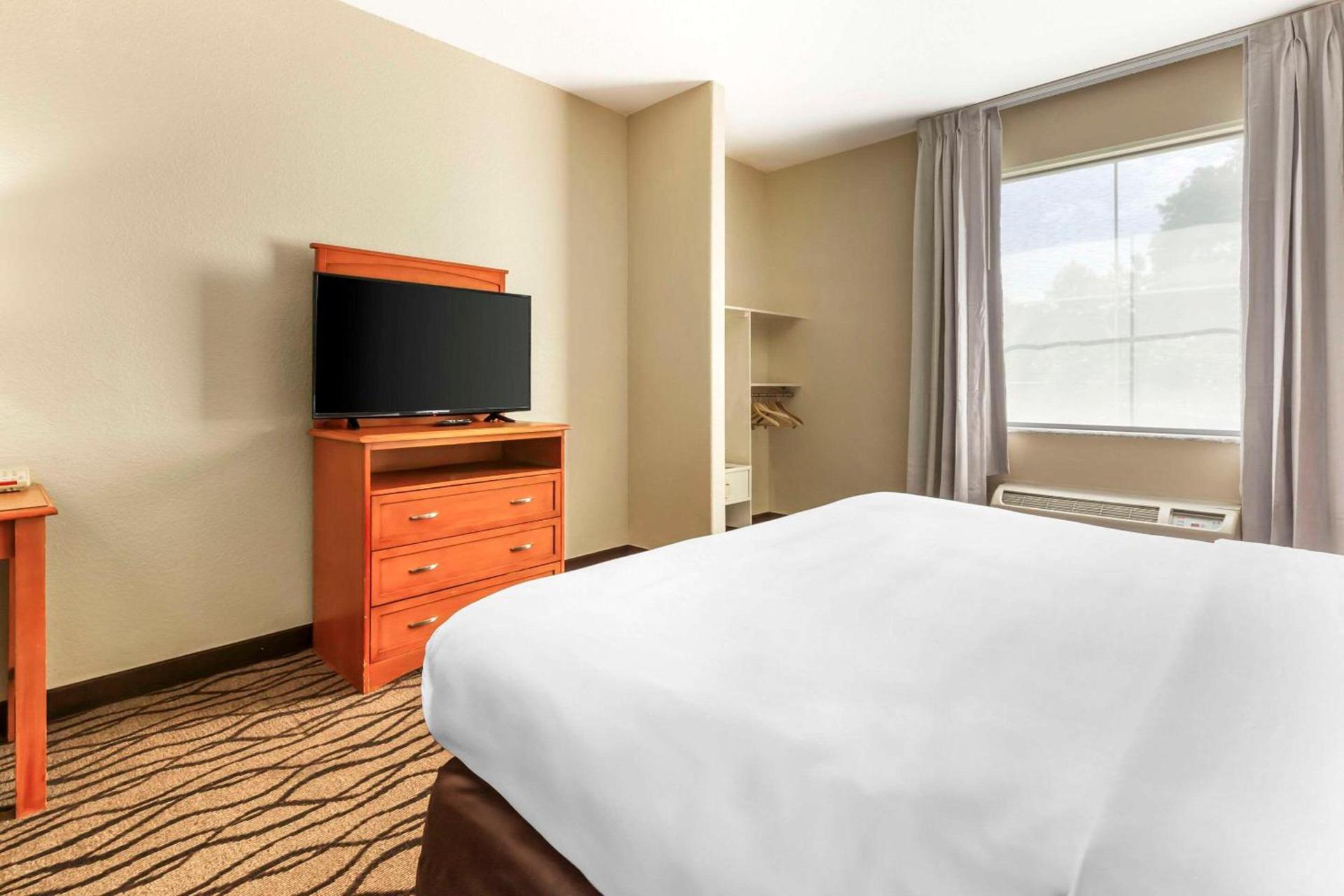 Comfort Inn & Suites Chesapeake - Portsmouth photo 19
