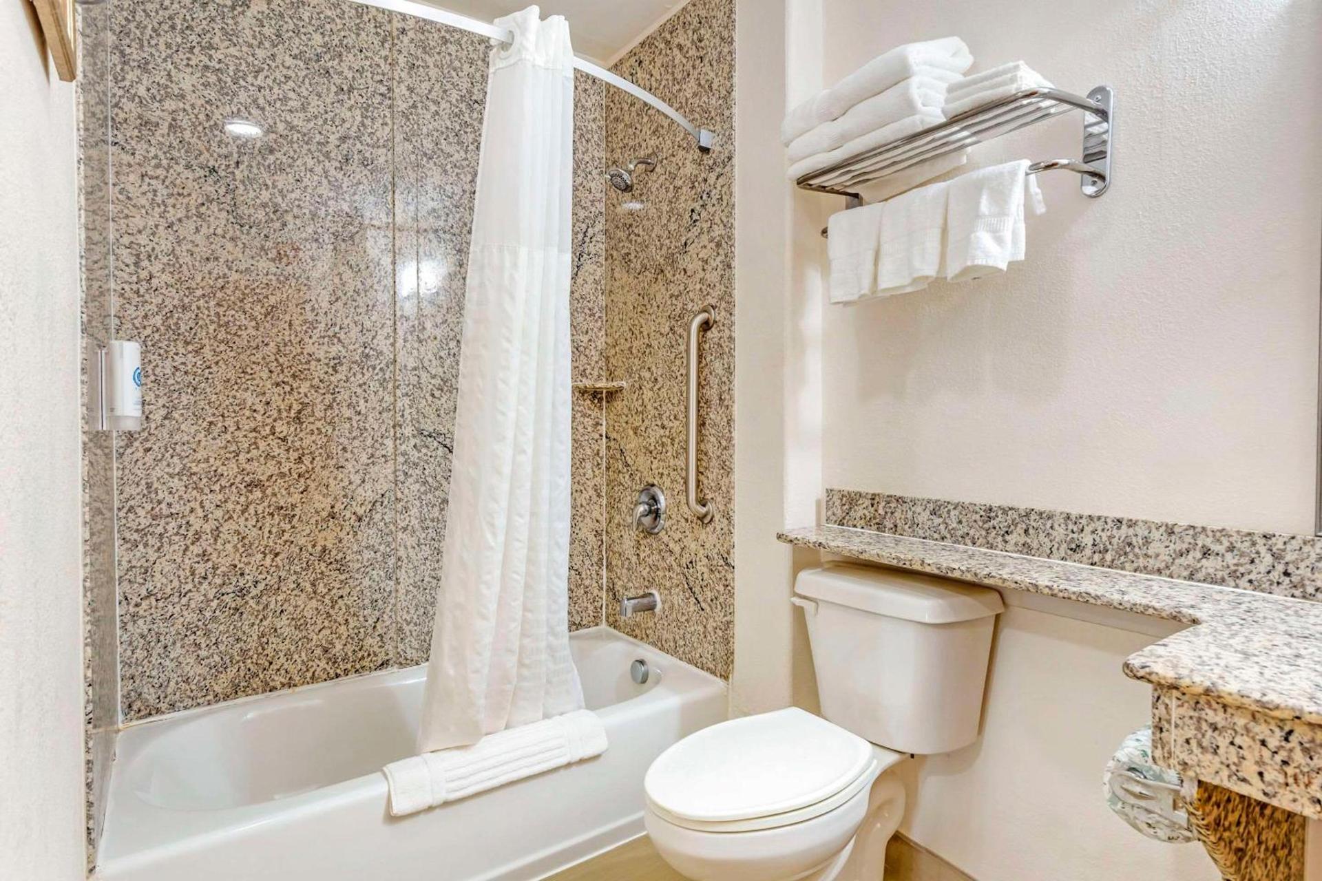 Comfort Inn & Suites Chesapeake - Portsmouth photo 24