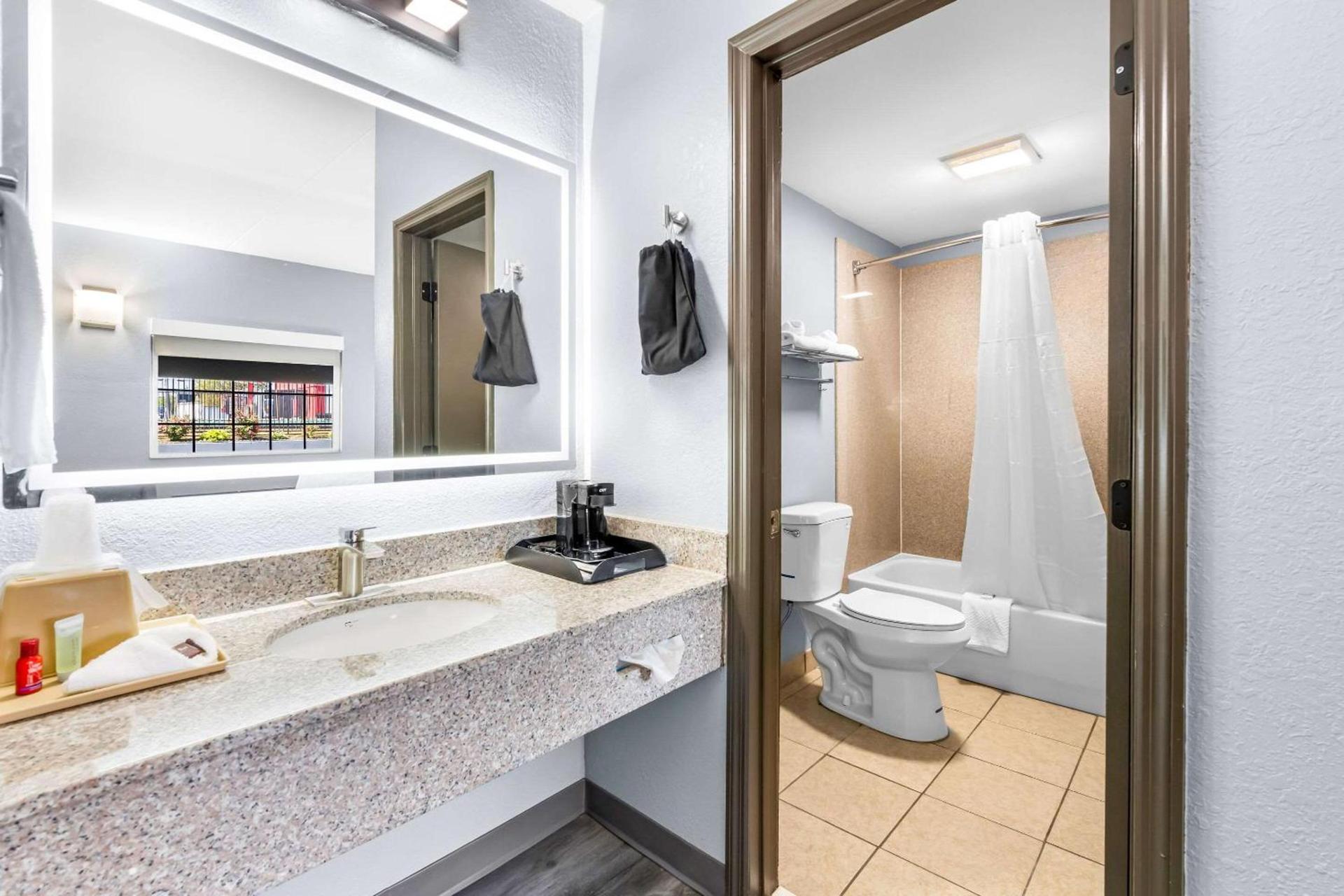 Quality Inn Lawrenceburg photo 37