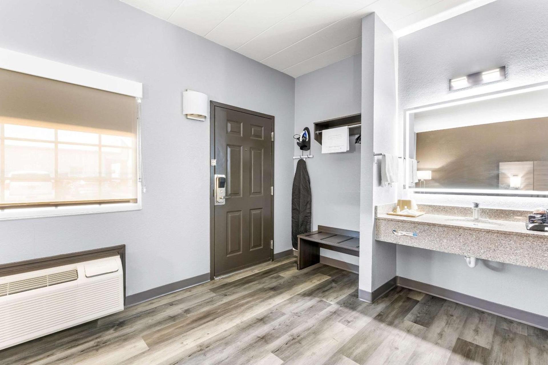 Quality Inn Lawrenceburg photo 27