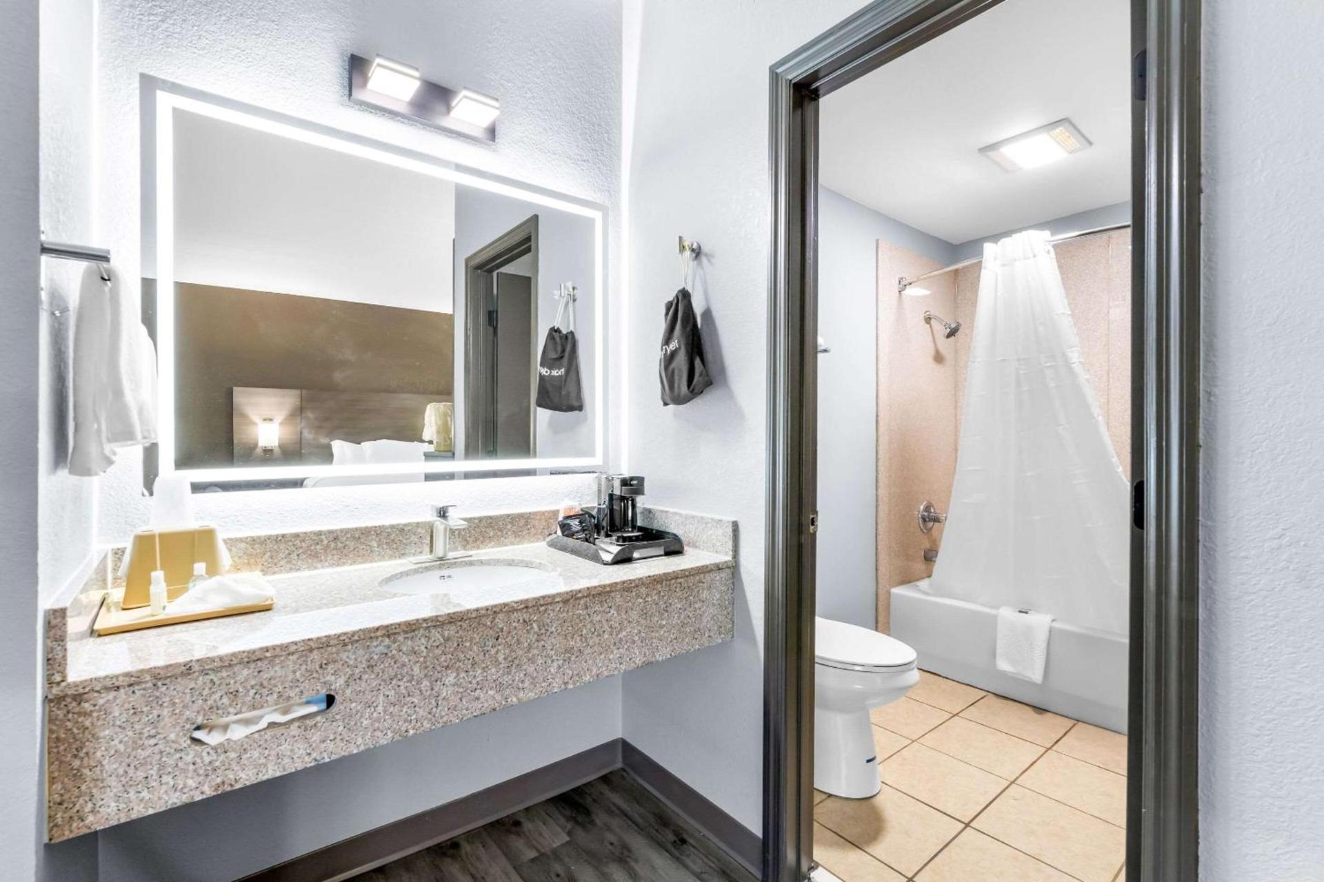 Quality Inn Lawrenceburg photo 2