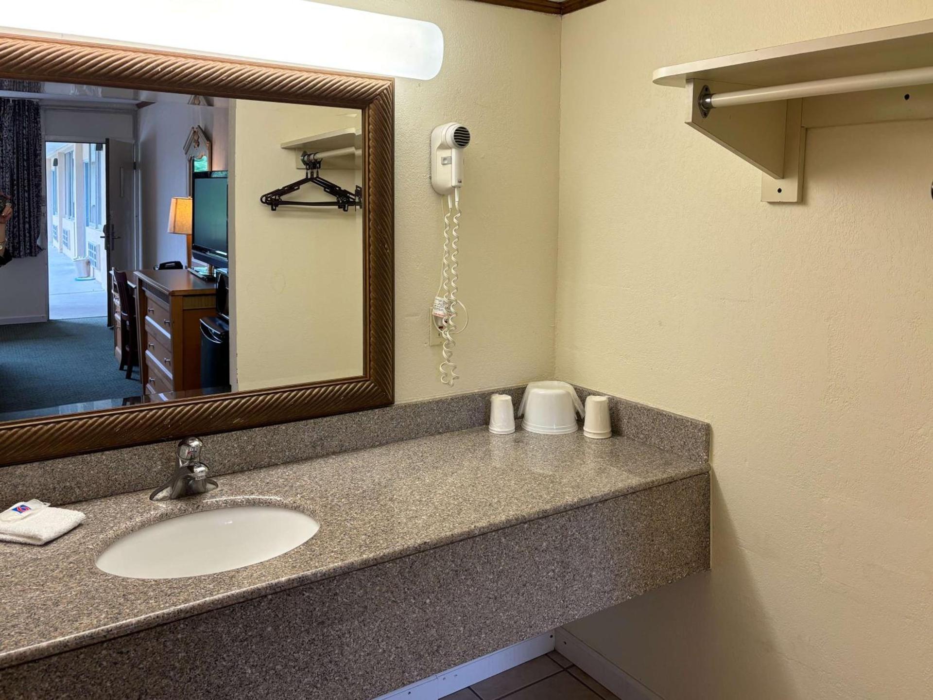 Motel 6 Pocomoke City, MD photo 12