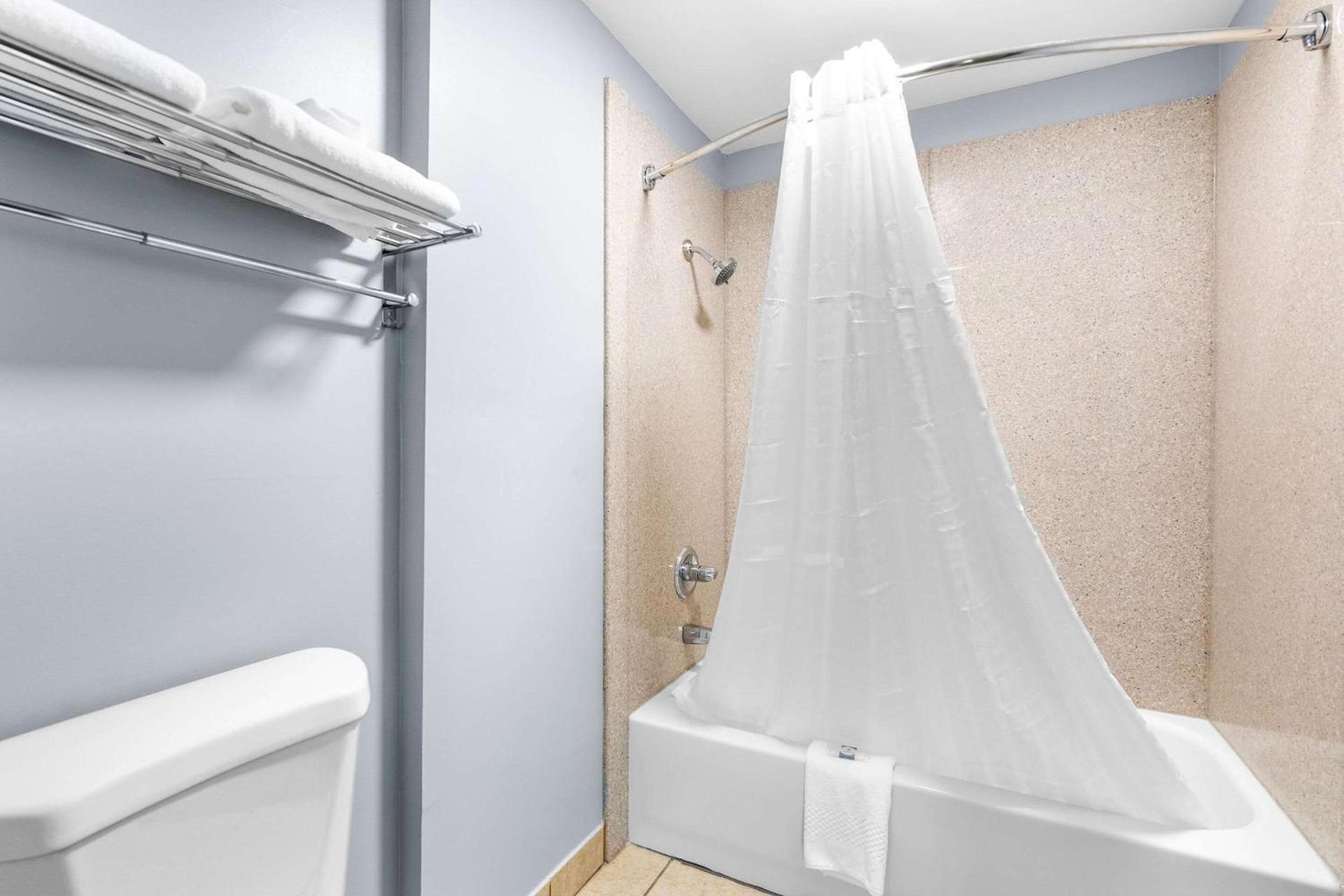 Quality Inn Lawrenceburg photo 20