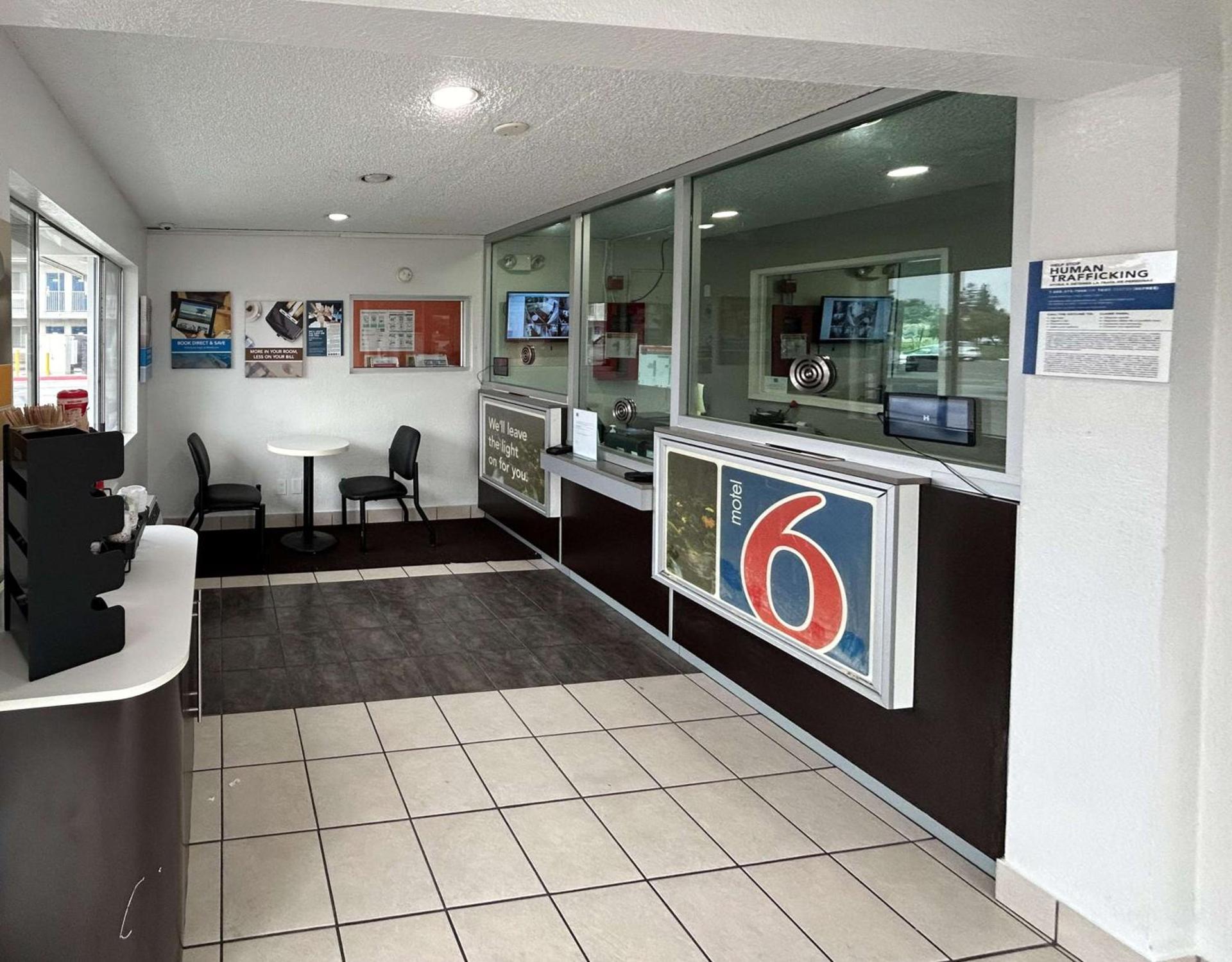 Studio 6 Hayward, CA Silicon Valley Gateway photo 2