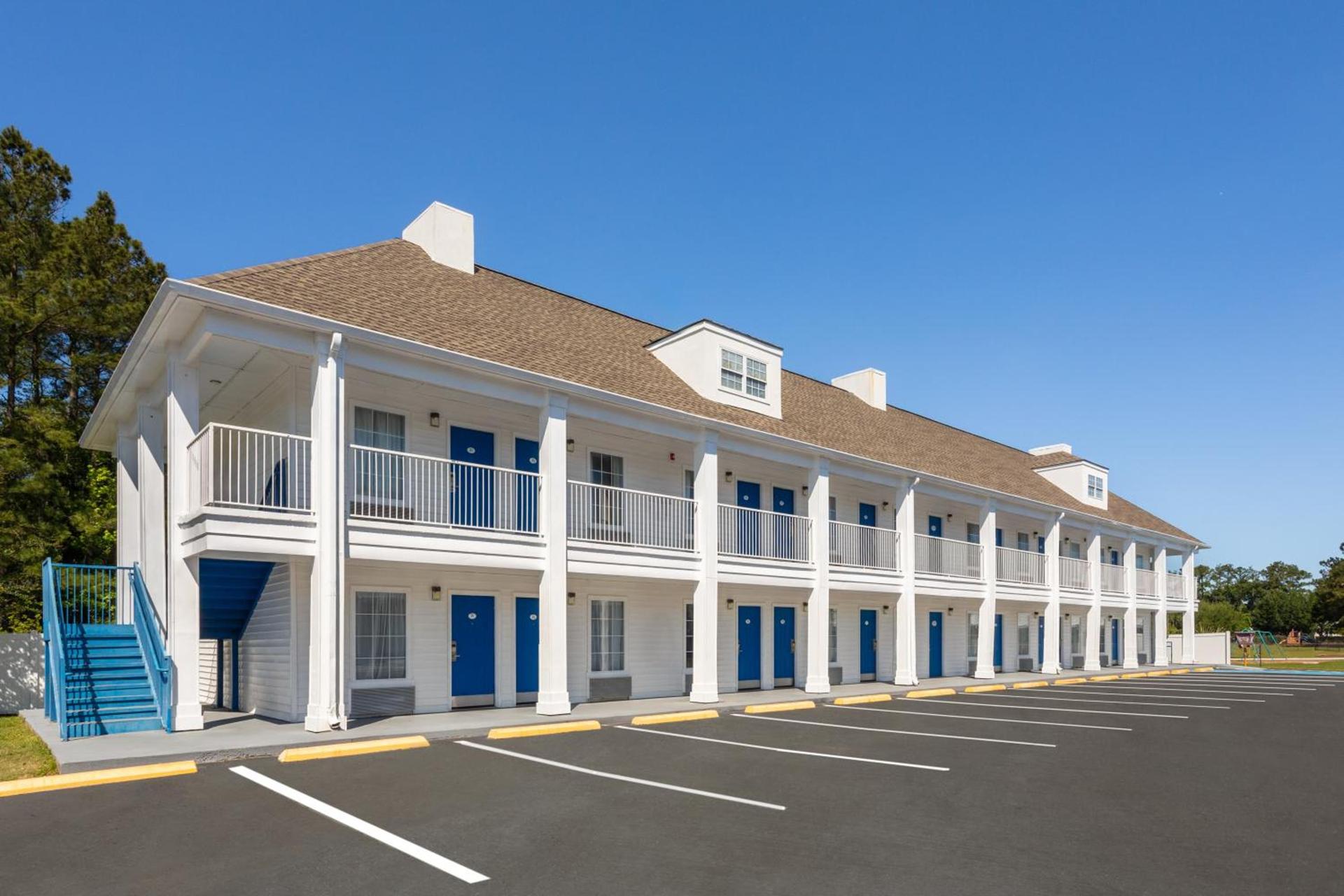 Baymont by Wyndham Brunswick GA photo 37
