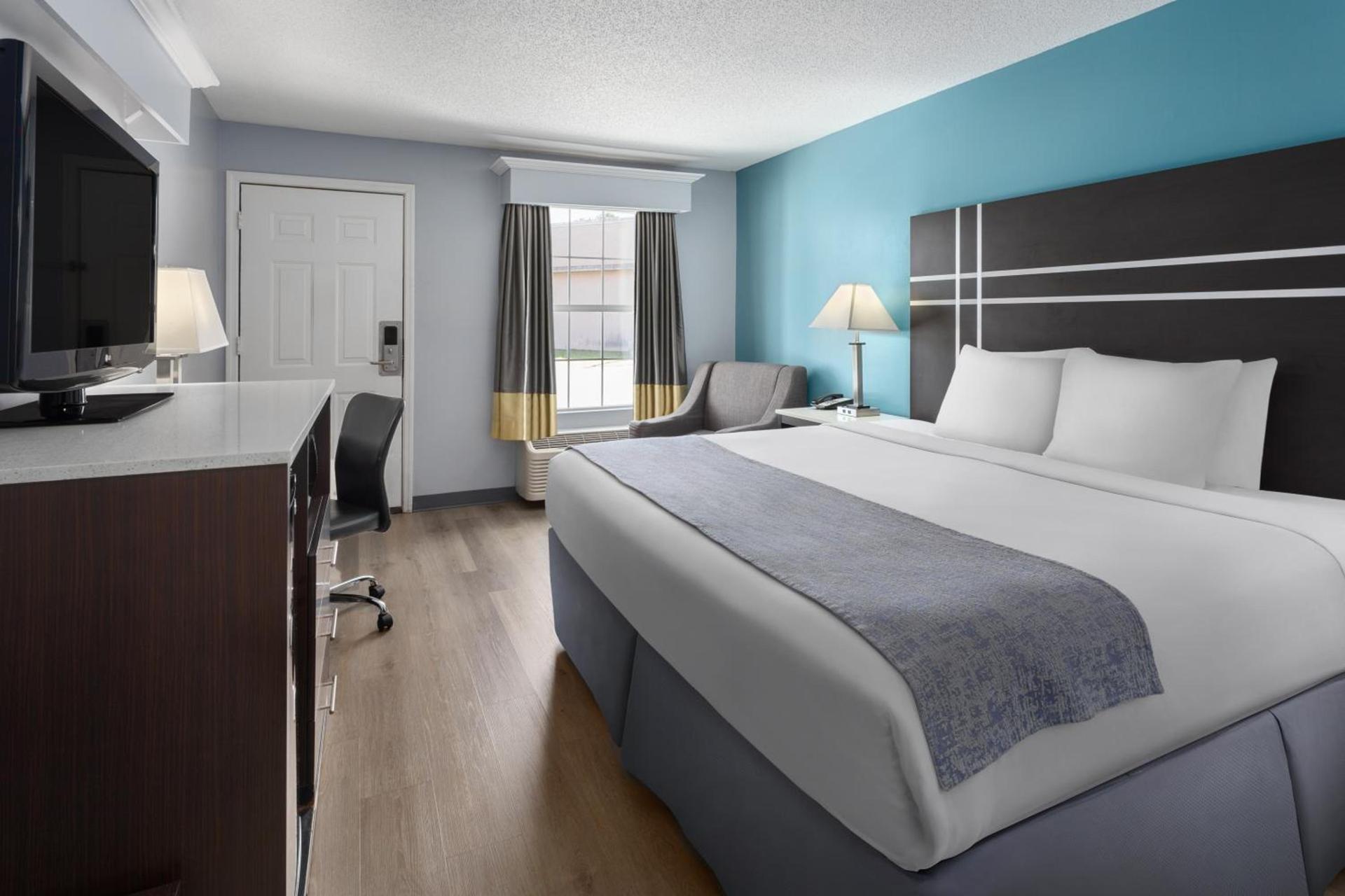 Baymont by Wyndham Brunswick GA photo 44