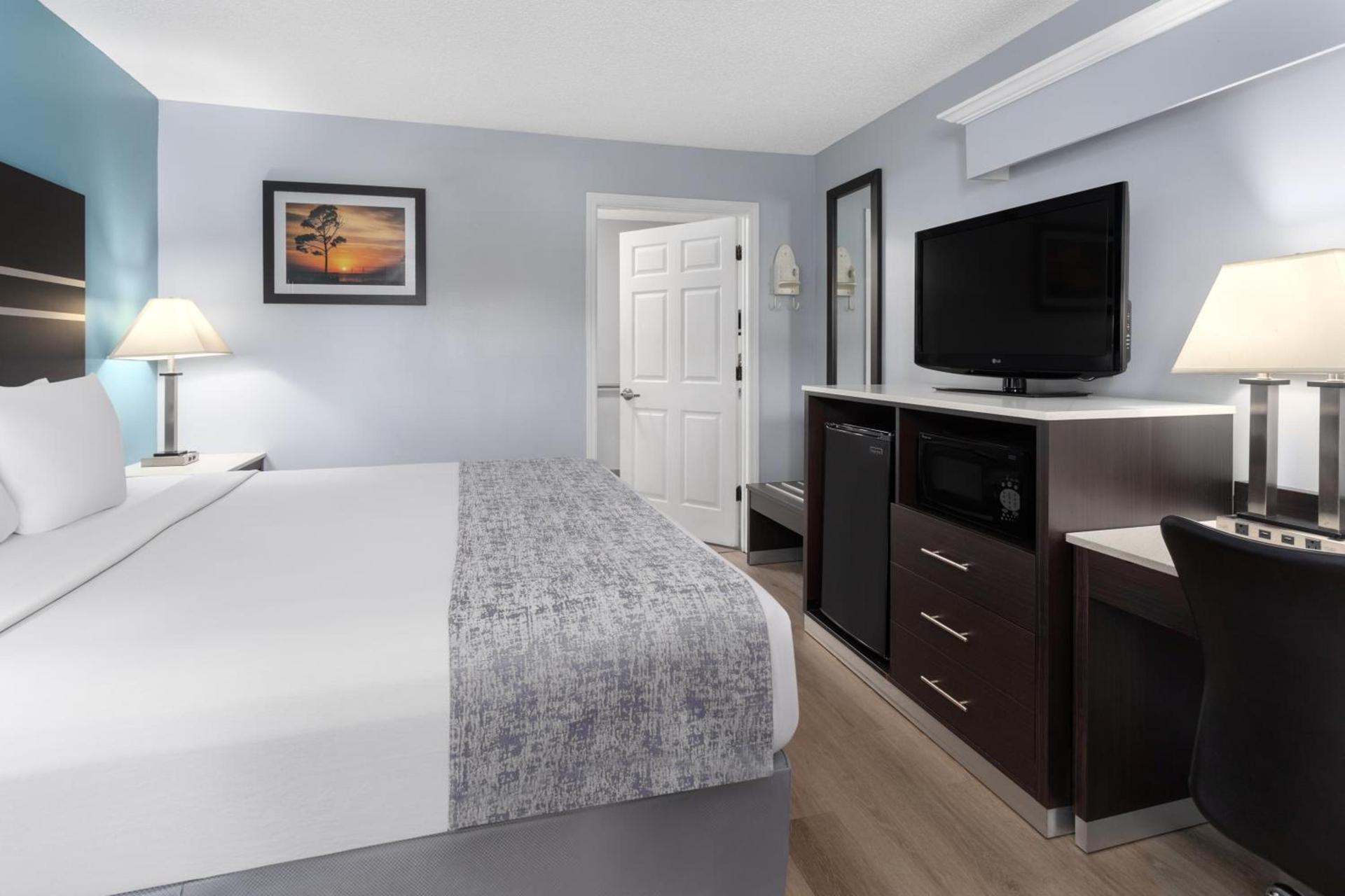 Baymont by Wyndham Brunswick GA photo 45