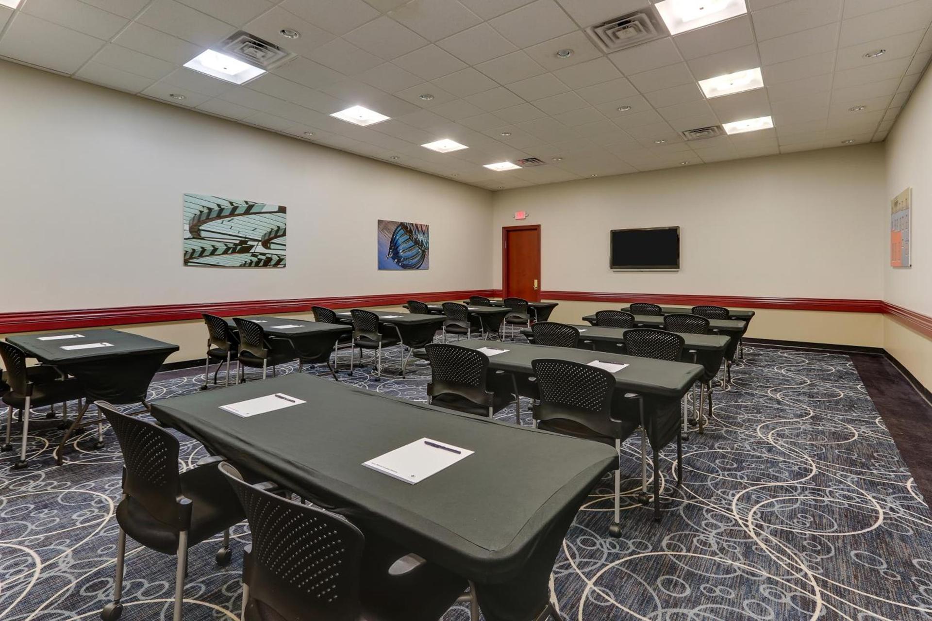 DoubleTree by Hilton St. Louis Forest Park photo 35