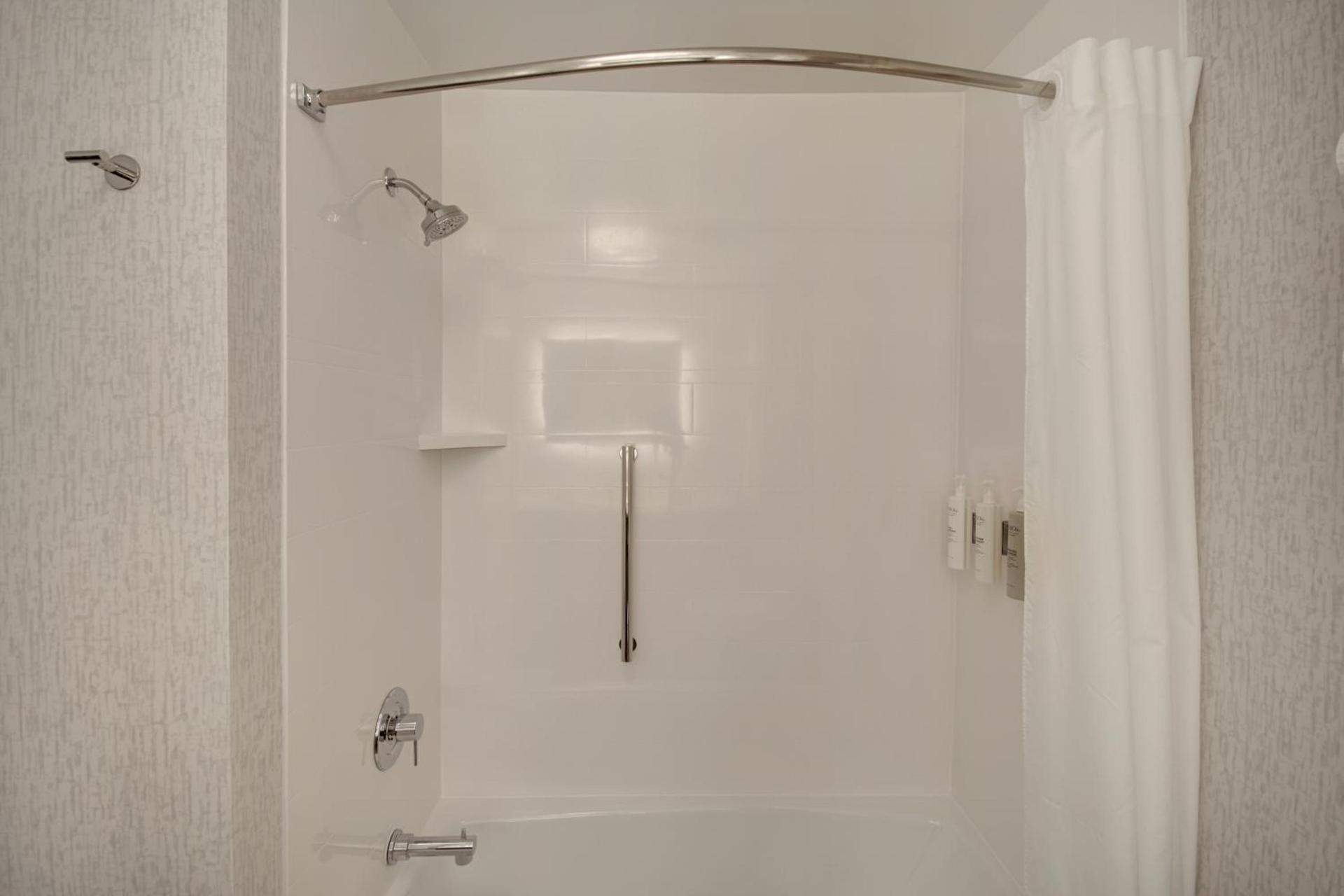 Hampton Inn & Suites Dayton-Vandalia photo 16