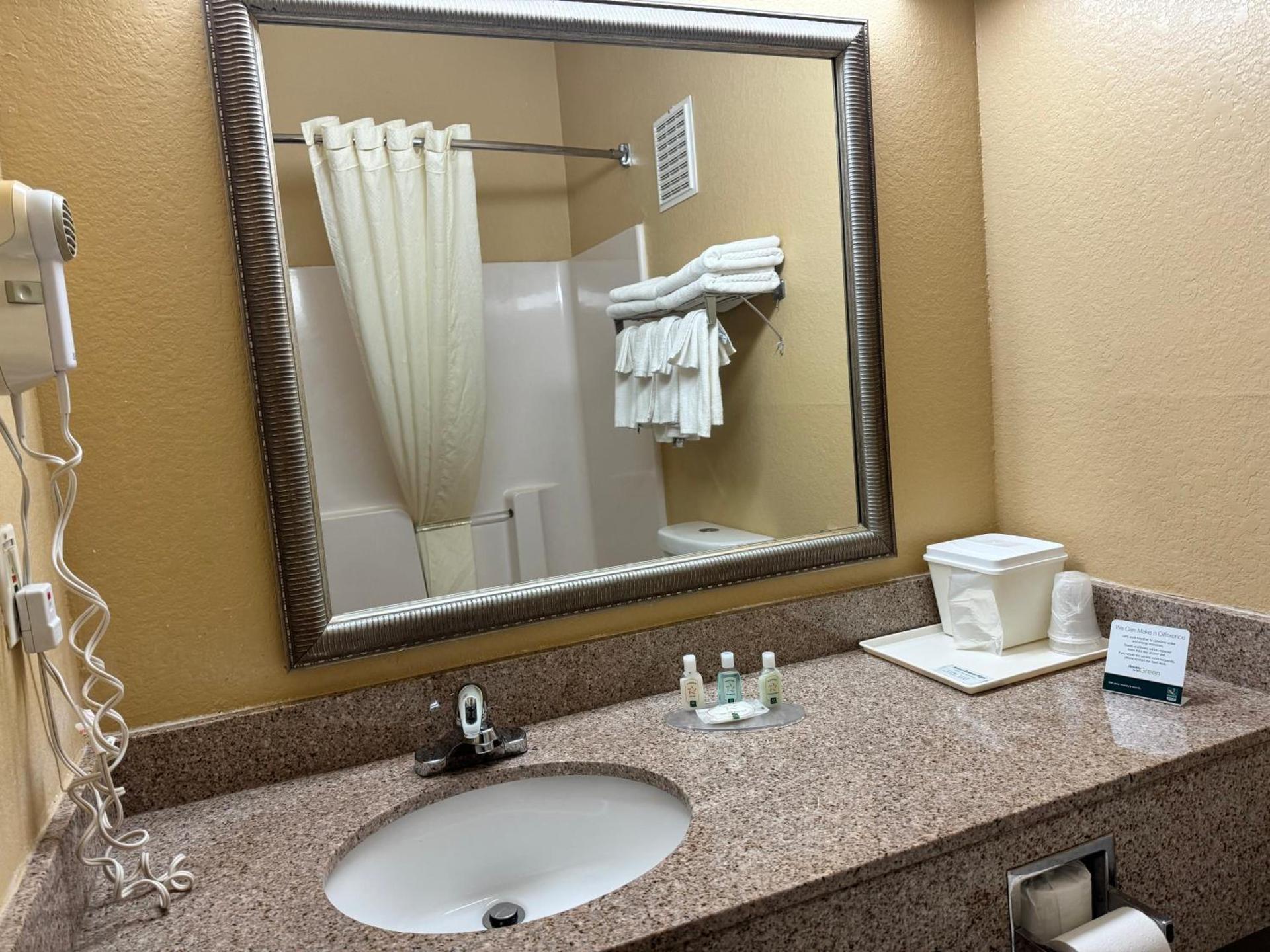 Quality Inn & Suites Eau Claire University Area photo 13