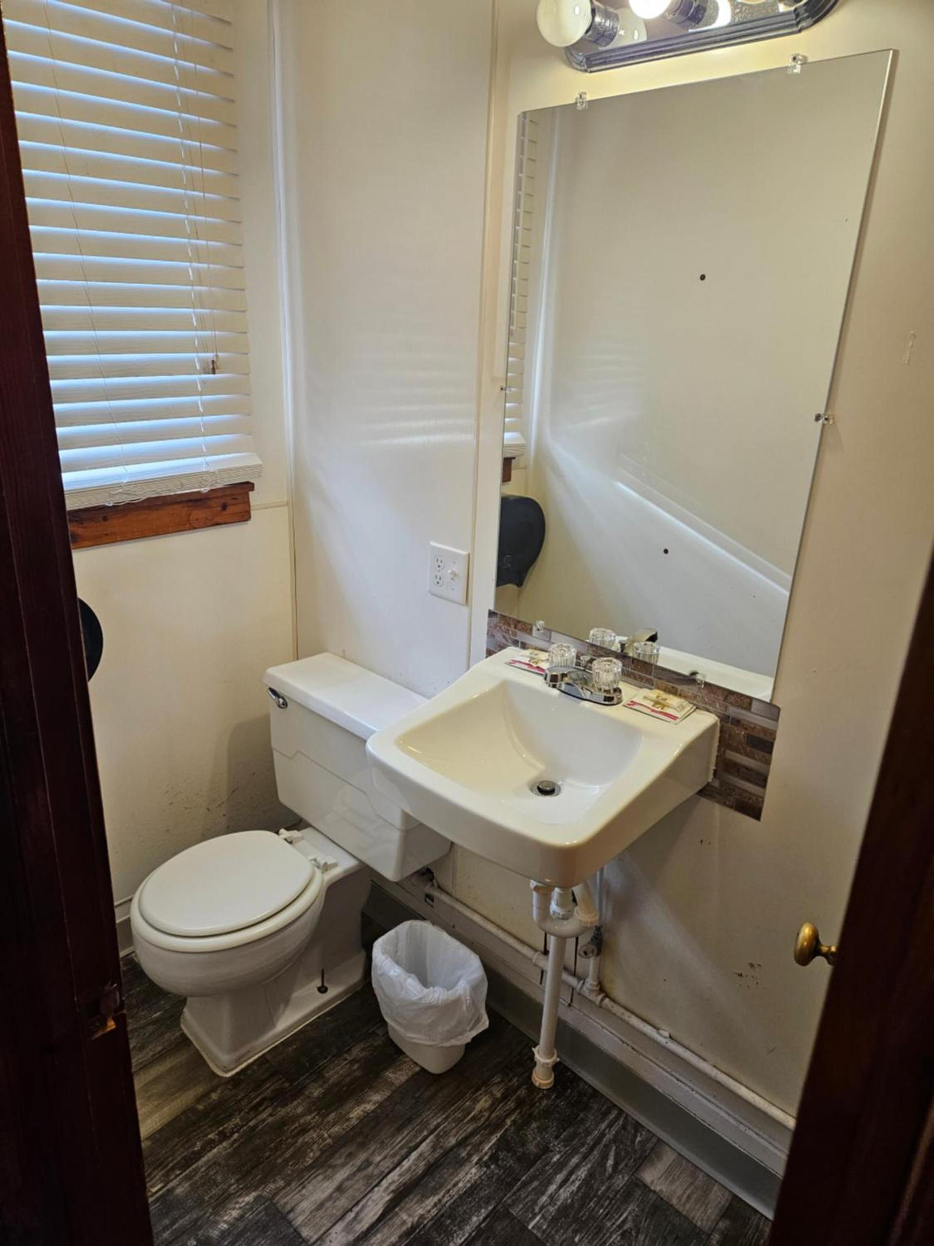 Lewiston Hotel Bar & Grill photo 20
