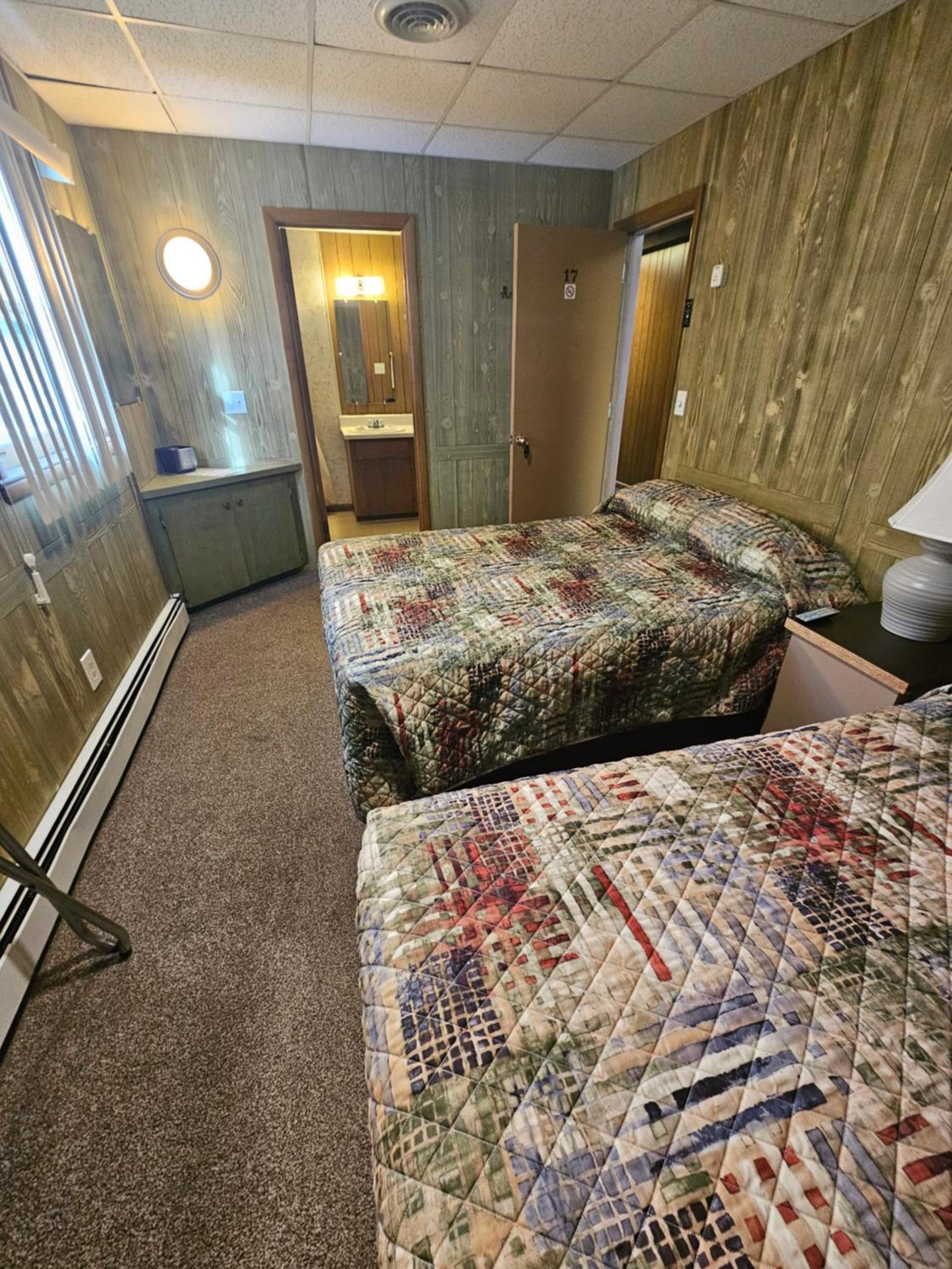 Lewiston Hotel Bar & Grill photo 13
