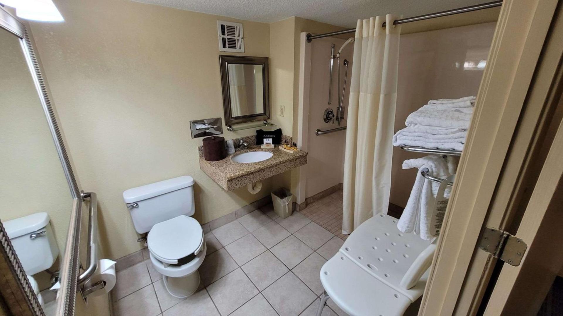 Best Western Plus Bridgeport Inn photo 40