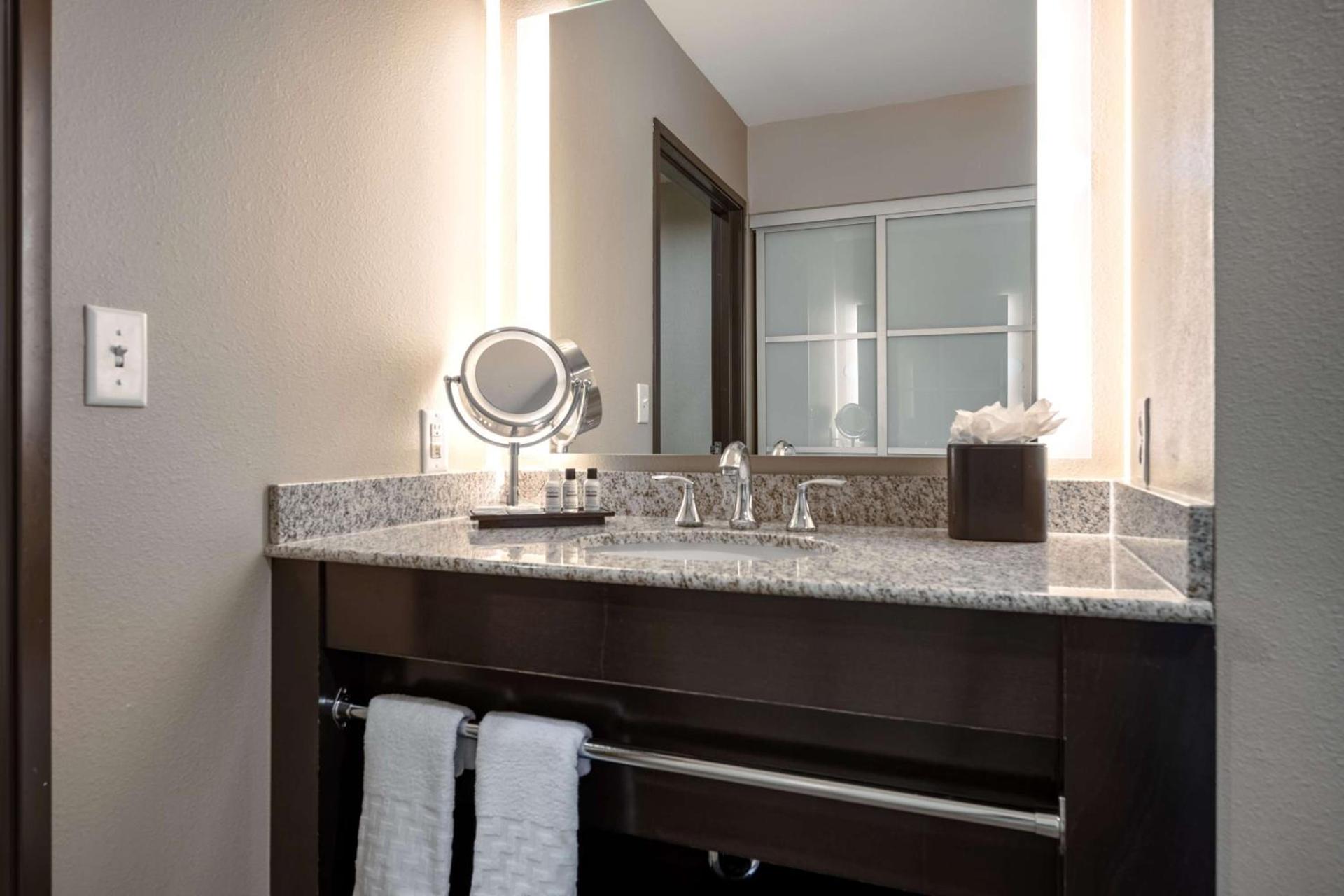 Best Western Premier Bryan College Station photo 26