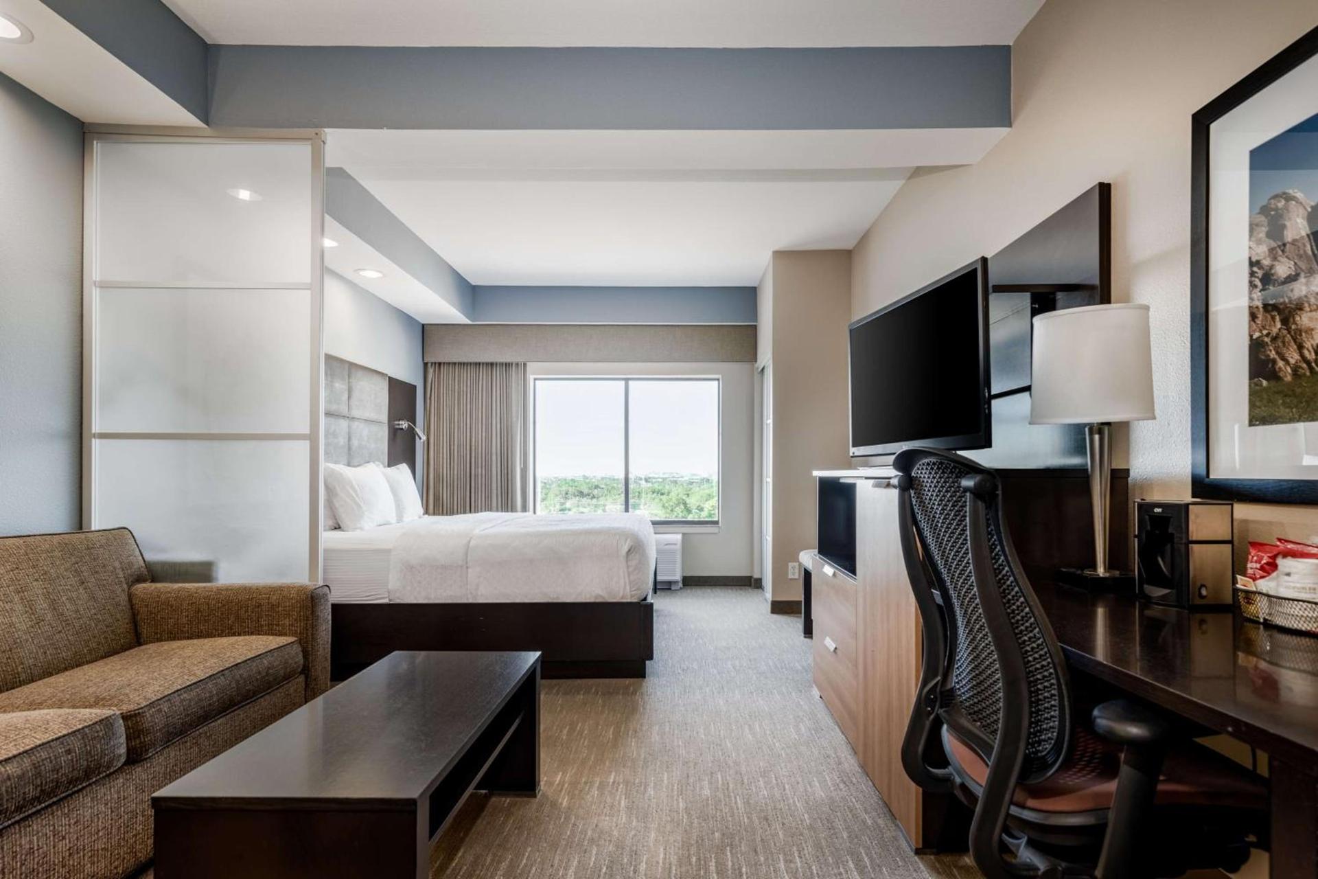 Best Western Premier Bryan College Station photo 2