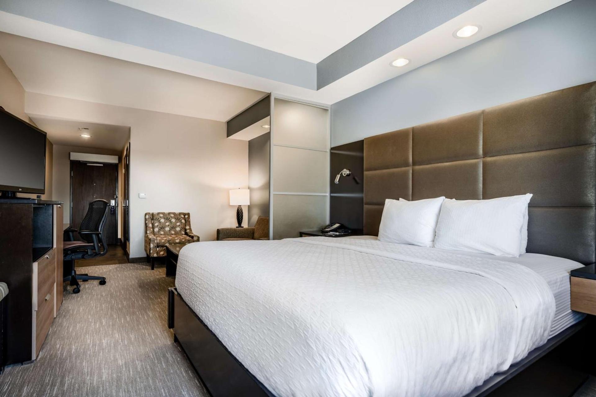 Best Western Premier Bryan College Station photo 23