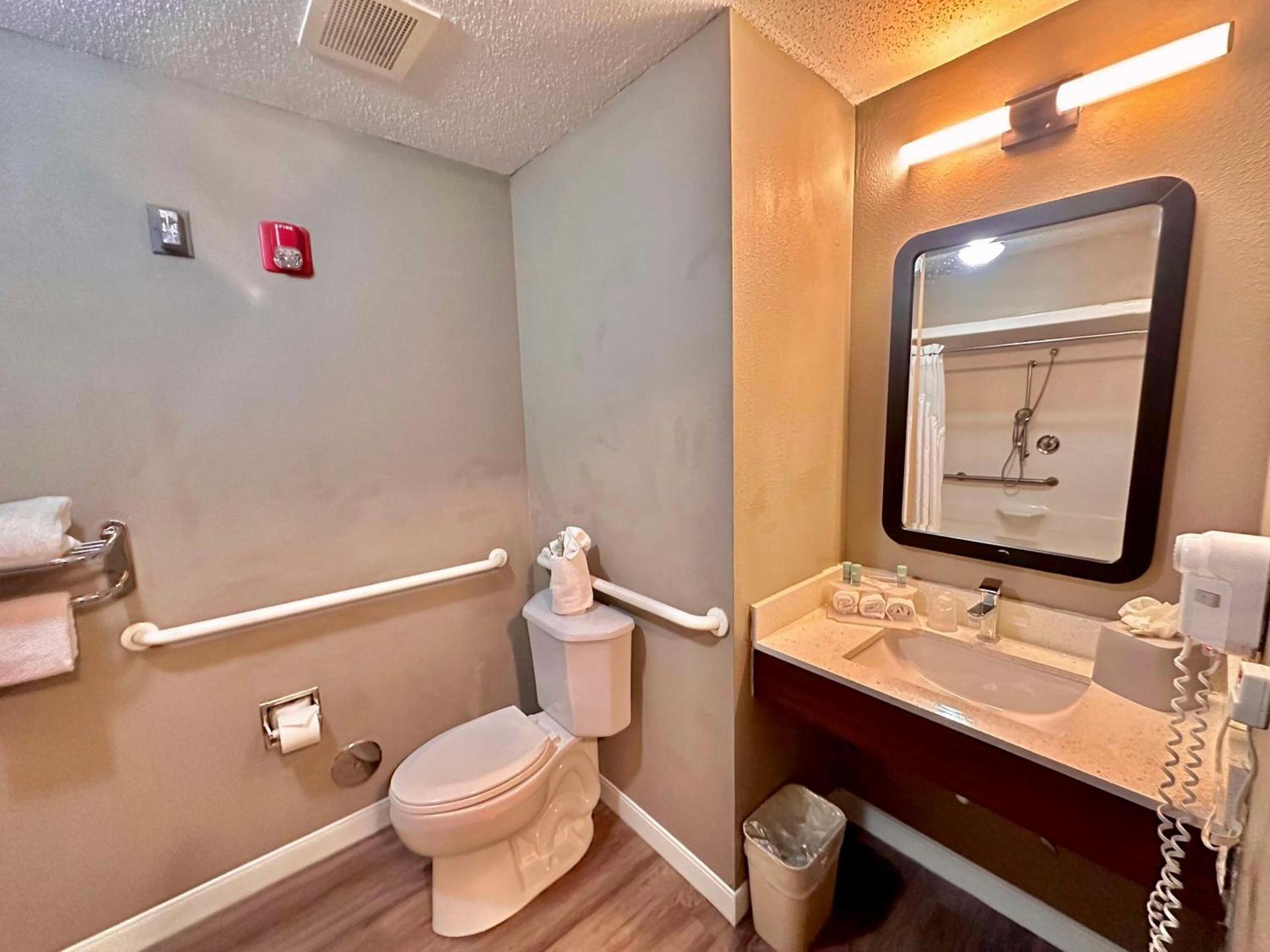 Best Western Fremont Angola I-80 90 Toll Road photo 10