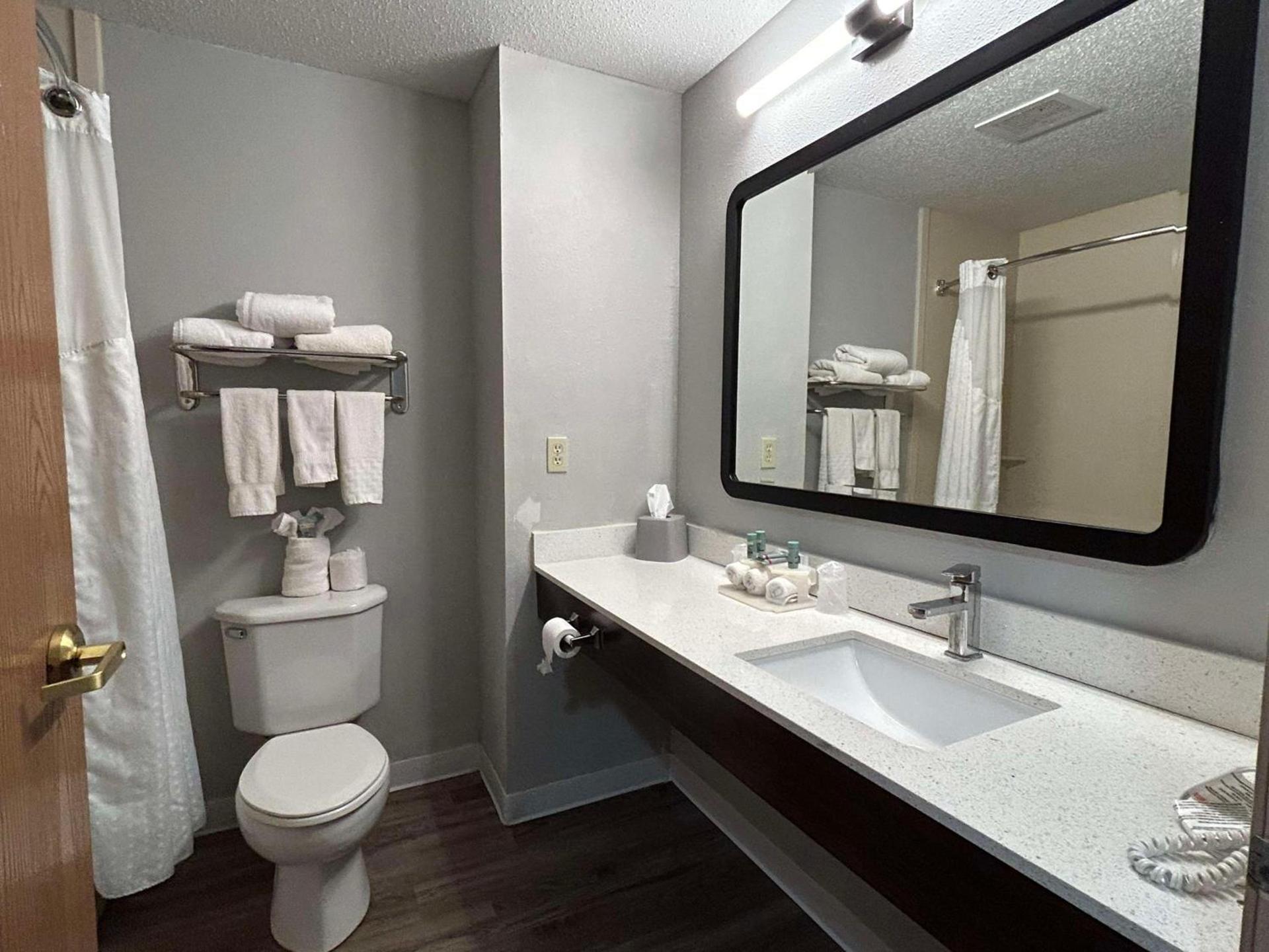 Best Western Fremont Angola I-80 90 Toll Road photo 11