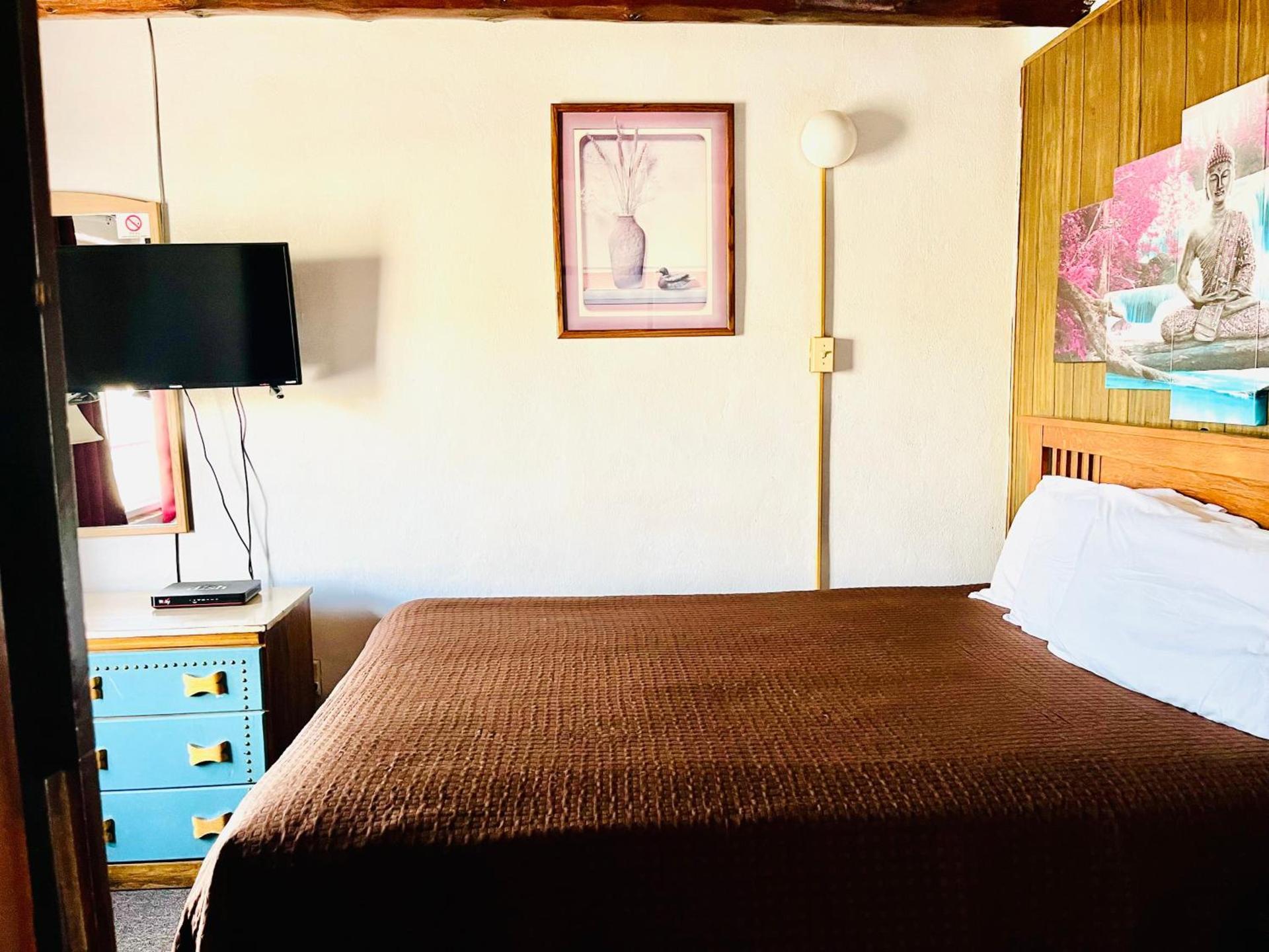 Cottonwood Court Motel photo 53