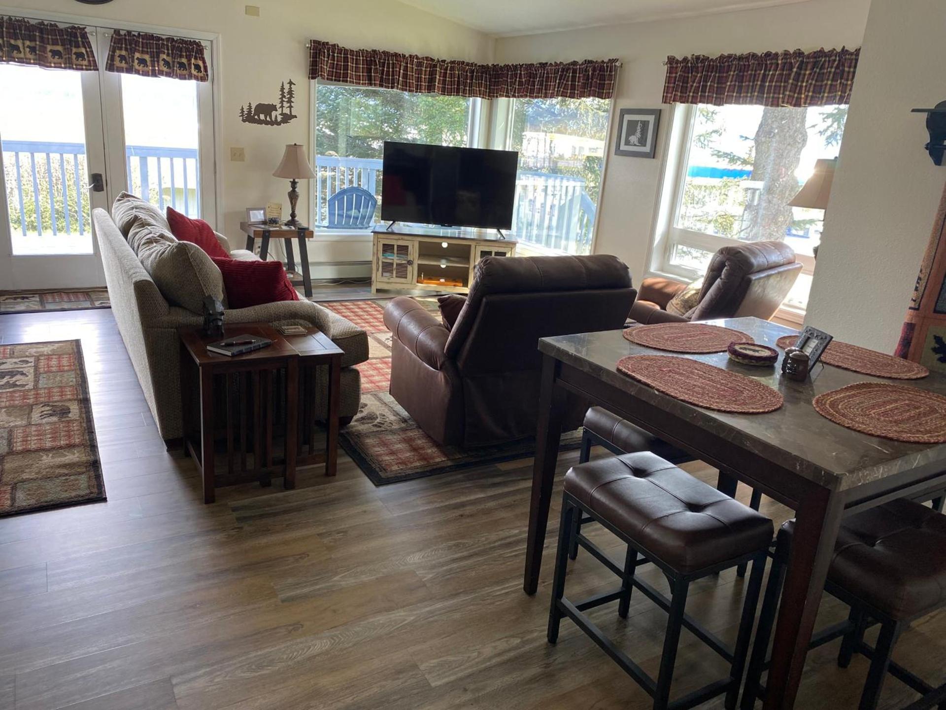Bears Den Alaska Lodging photo 47