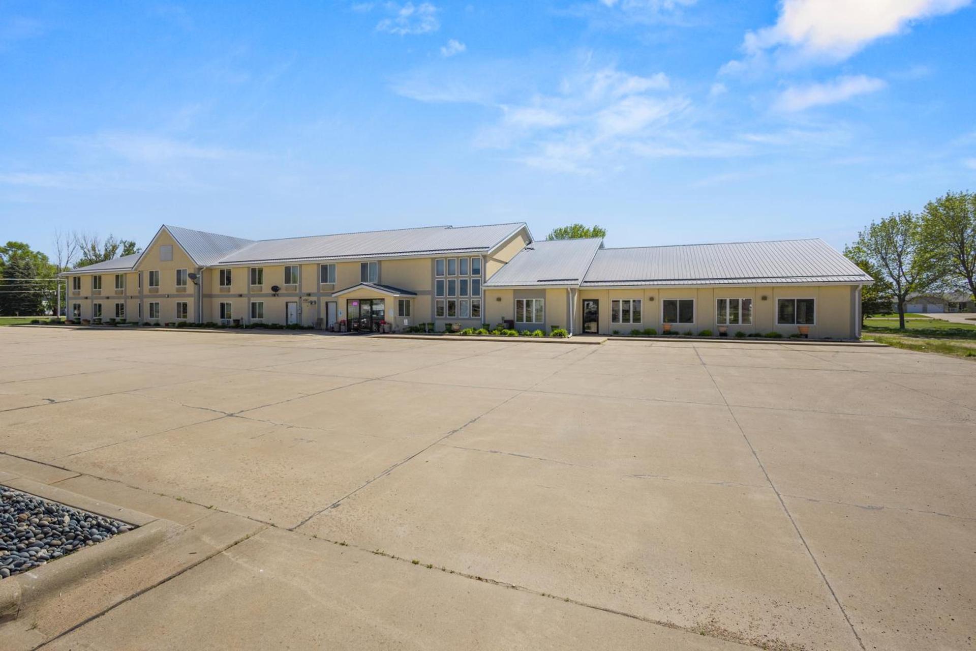 De Smet Super Deluxe Inn & suites photo 1