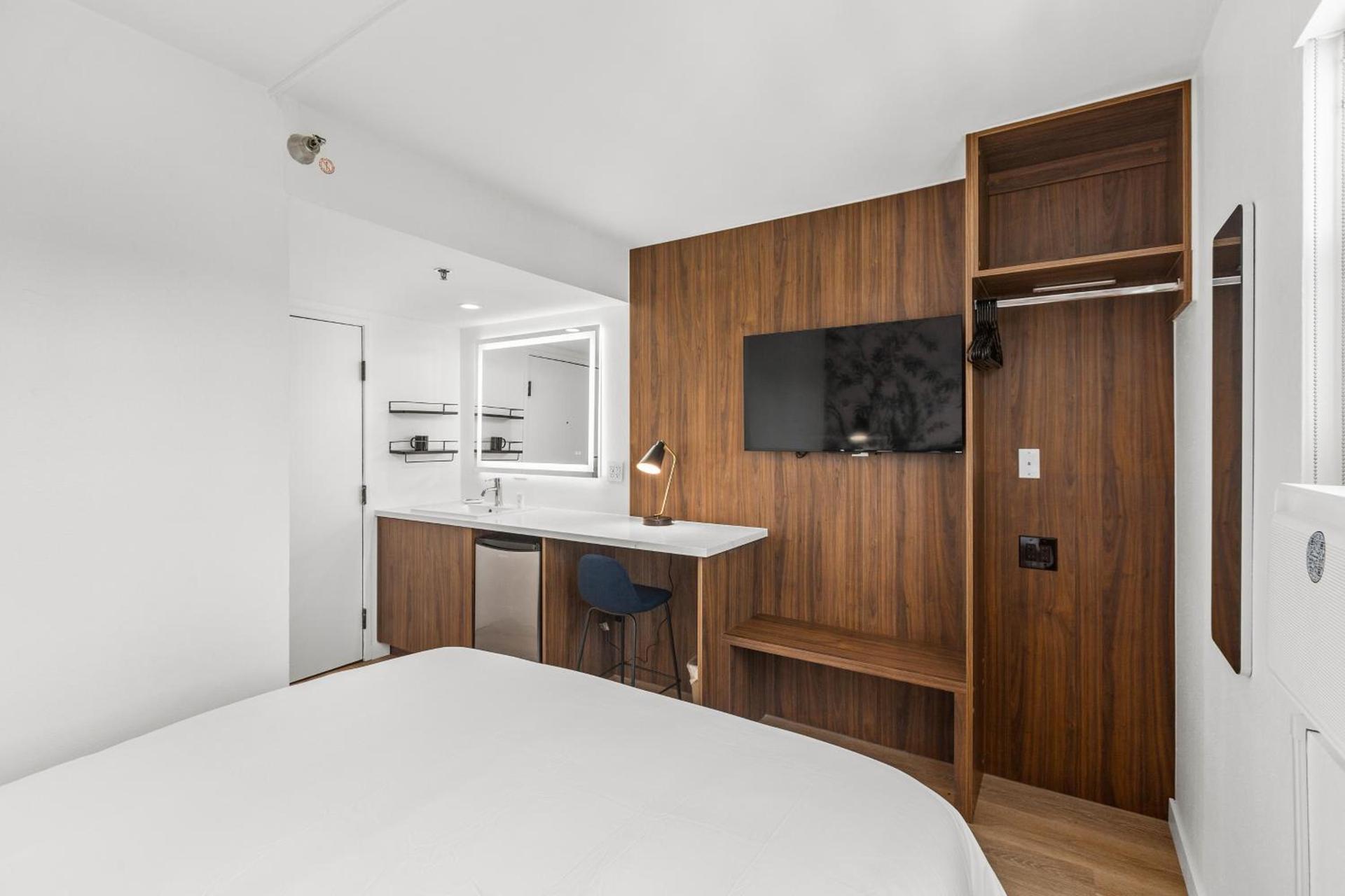 Uptown Inn - Limited Service Apart-Hotel photo 29