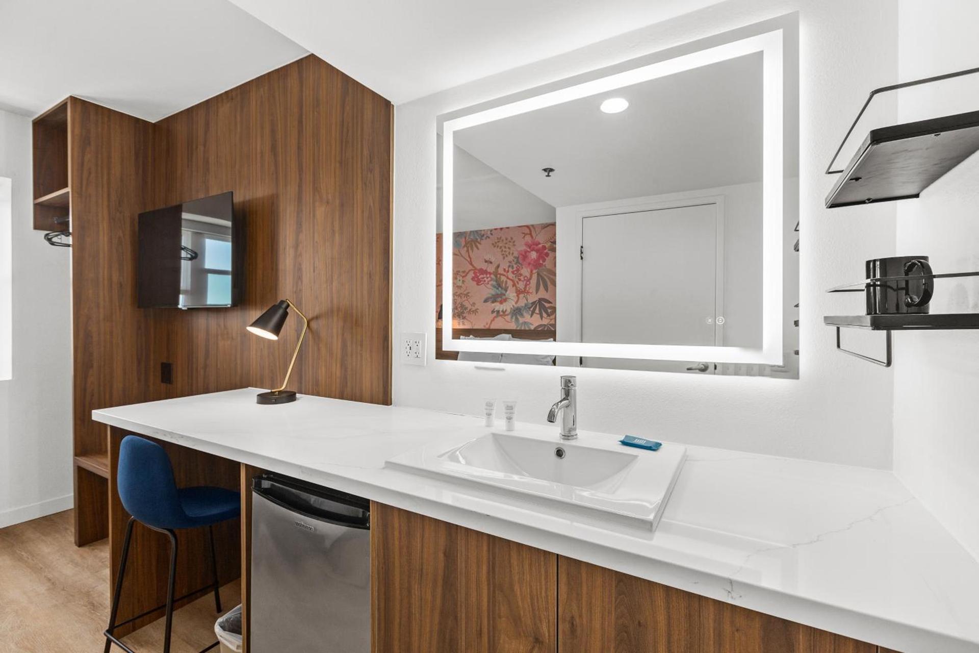 Uptown Inn - Limited Service Apart-Hotel photo 13