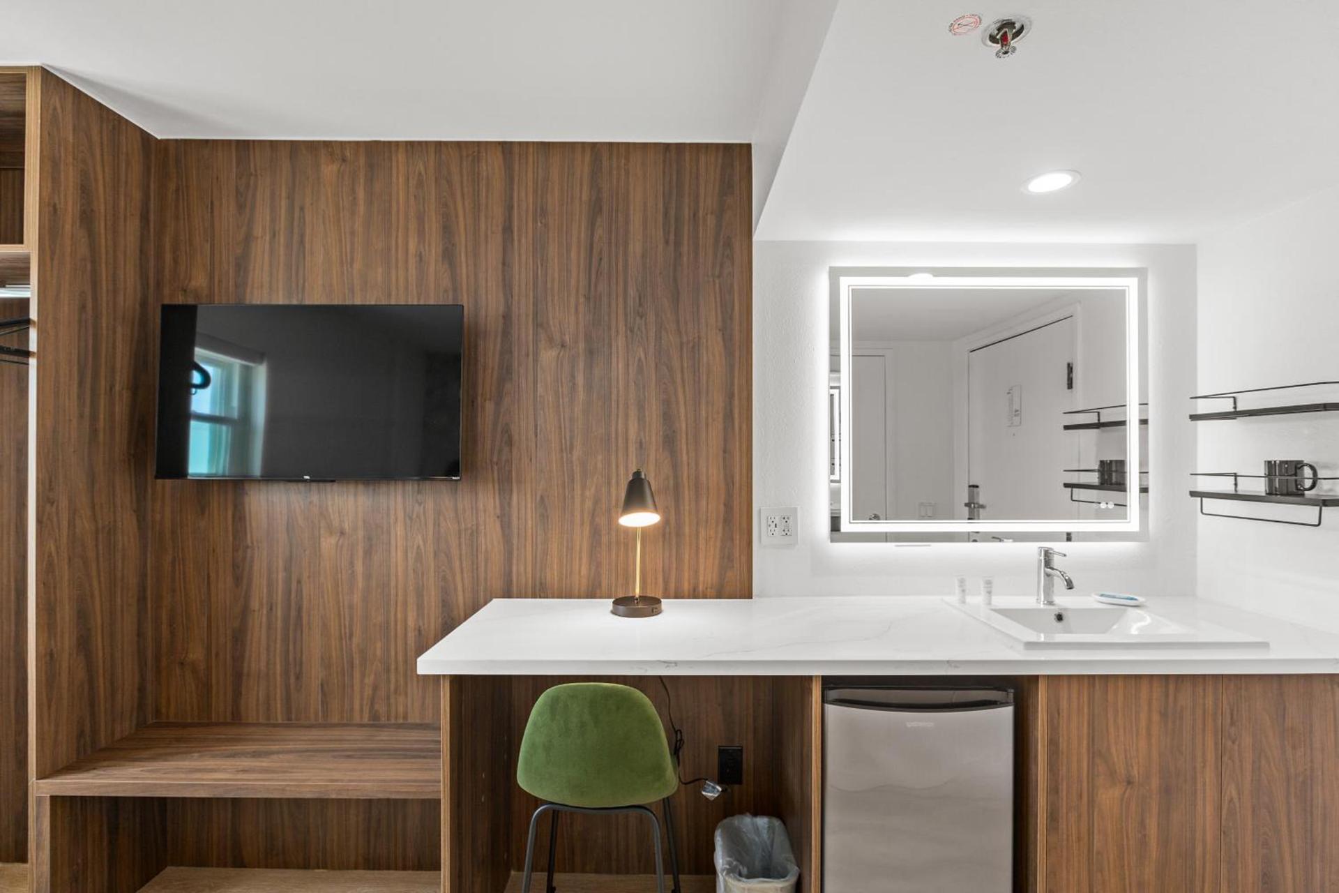 Uptown Inn - Limited Service Apart-Hotel photo 15