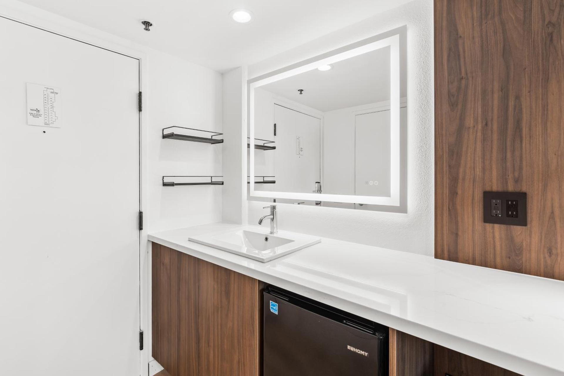 Uptown Inn - Limited Service Apart-Hotel photo 16