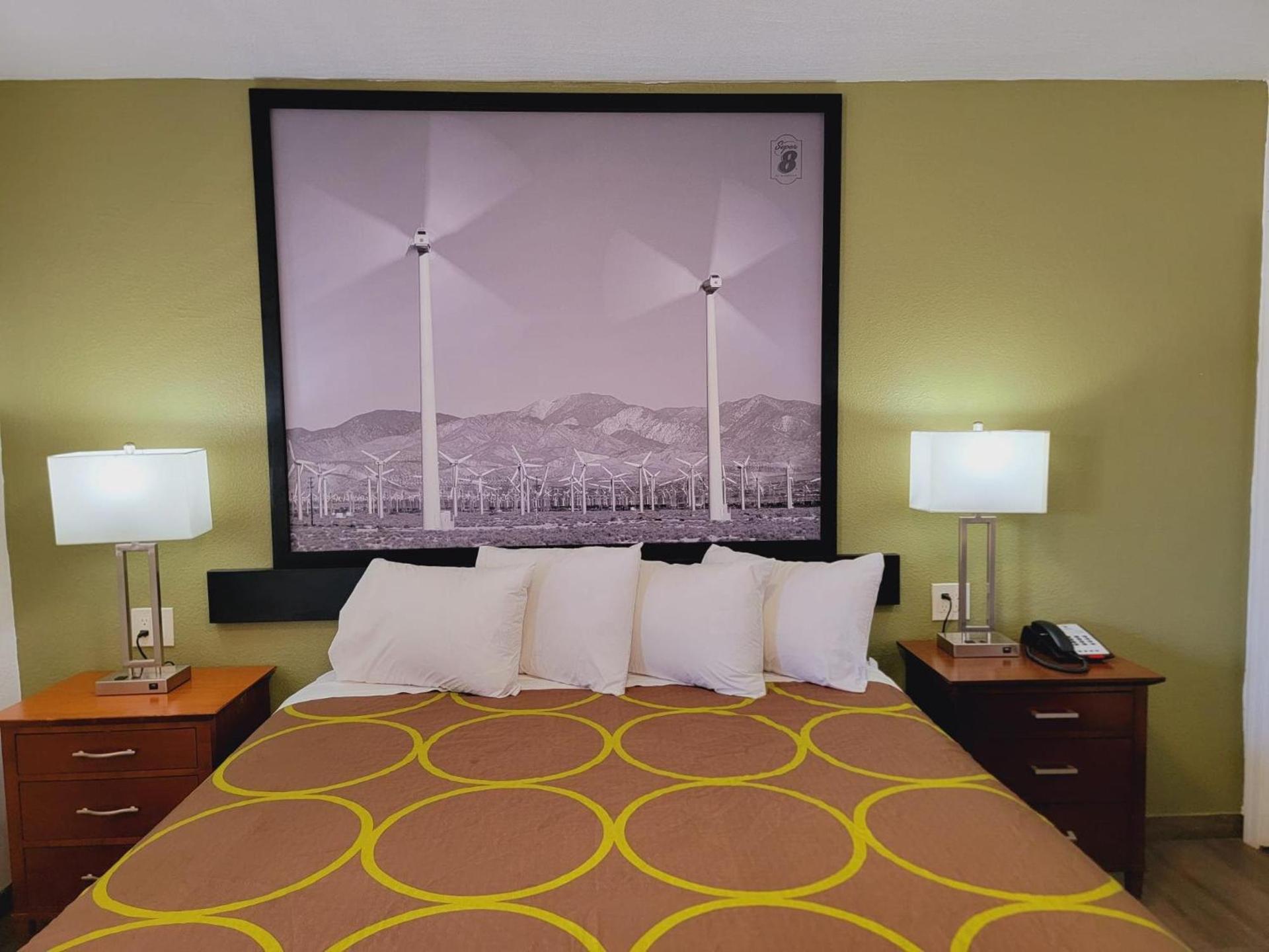 Super 8 by Wyndham El Centro North photo 8