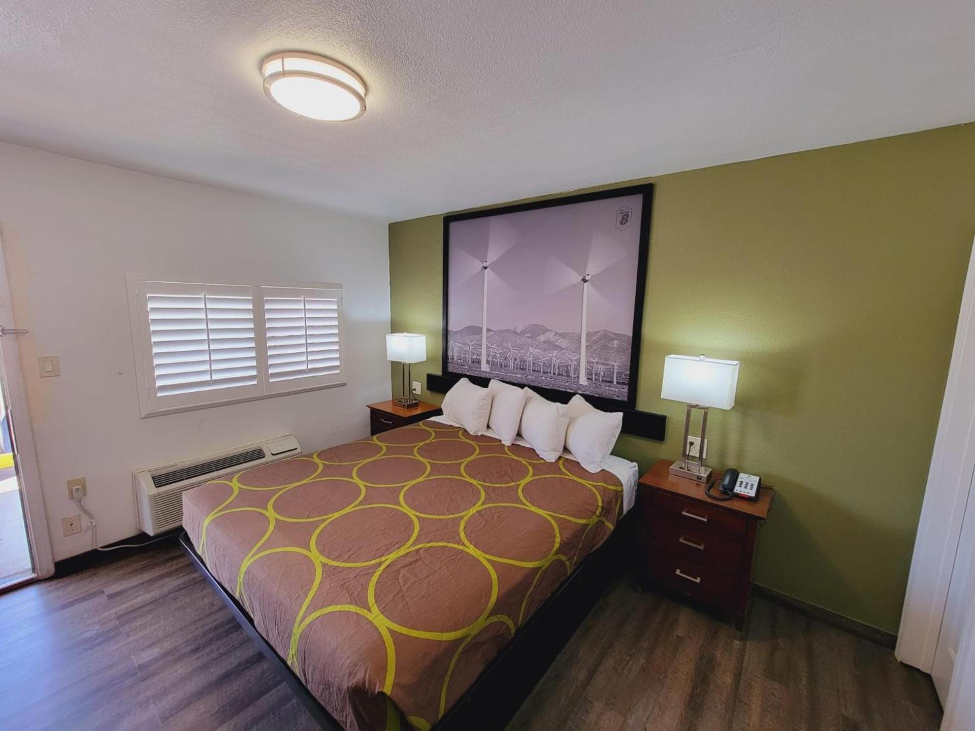 Super 8 by Wyndham El Centro North photo 11