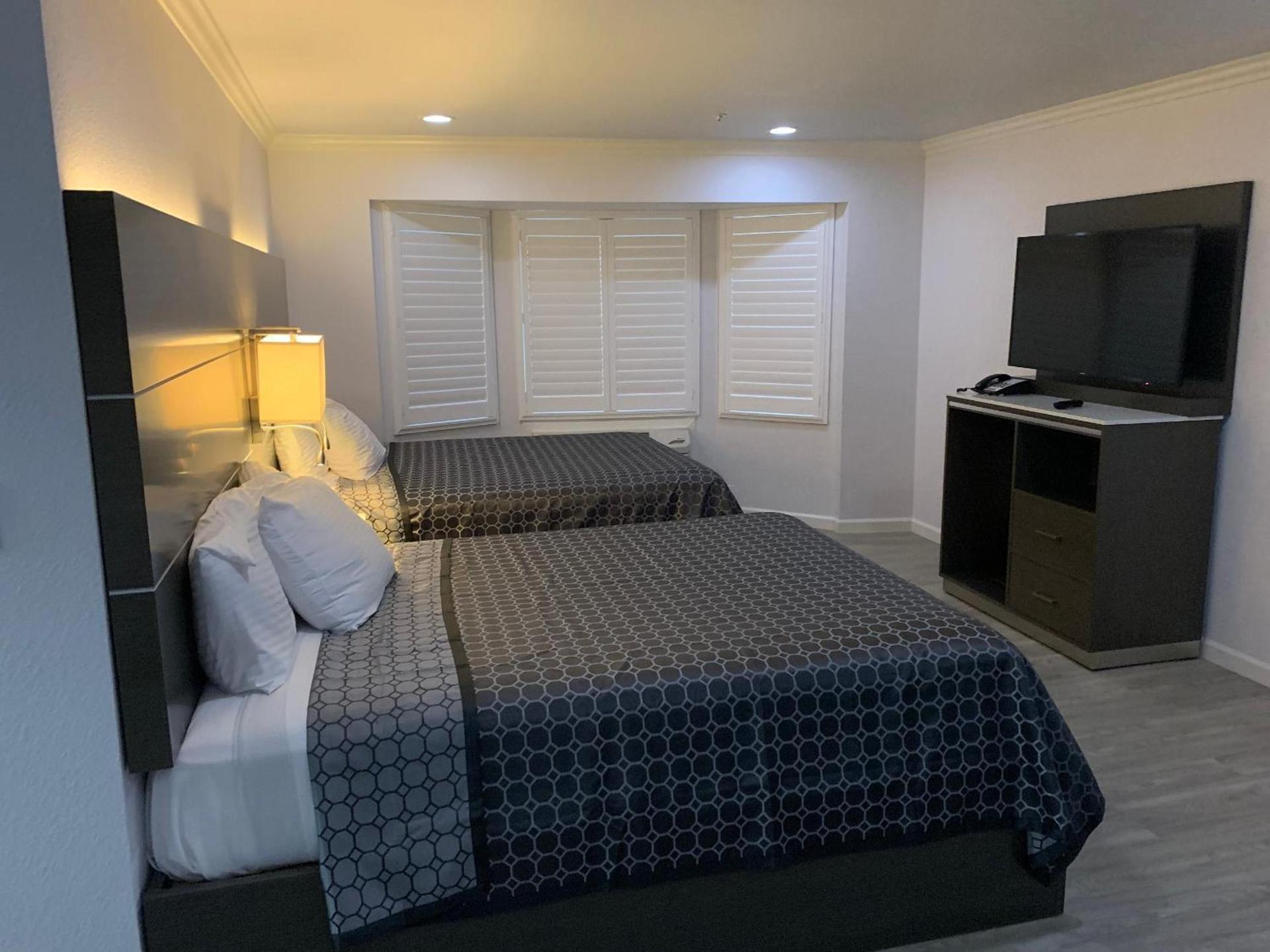 Mirage Inn & Suites photo 4