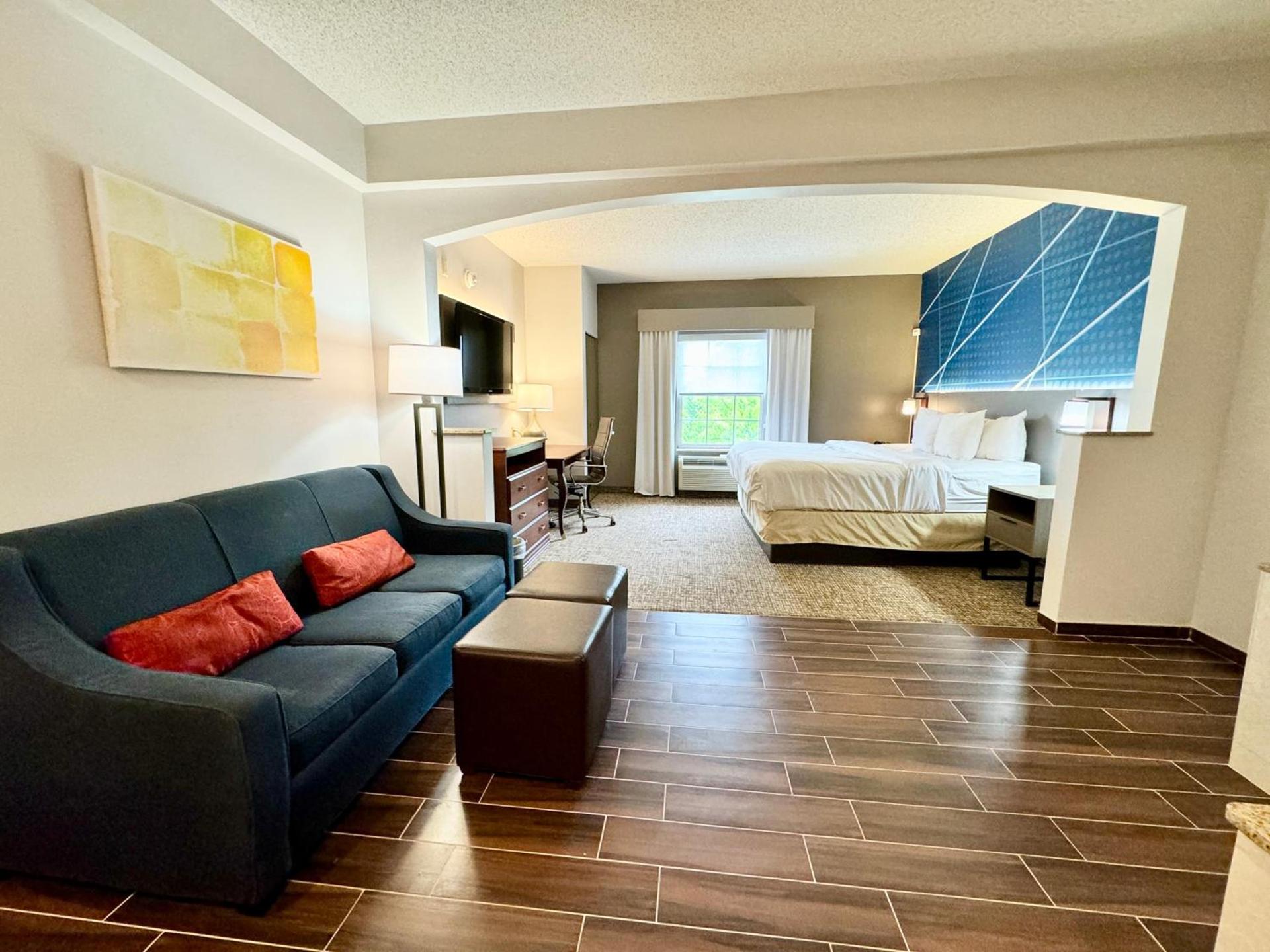 Comfort Suites East Brunswick - South River photo 84