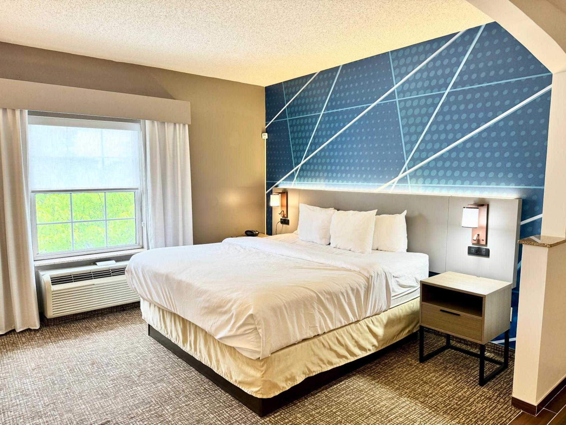 Comfort Suites East Brunswick - South River photo 83