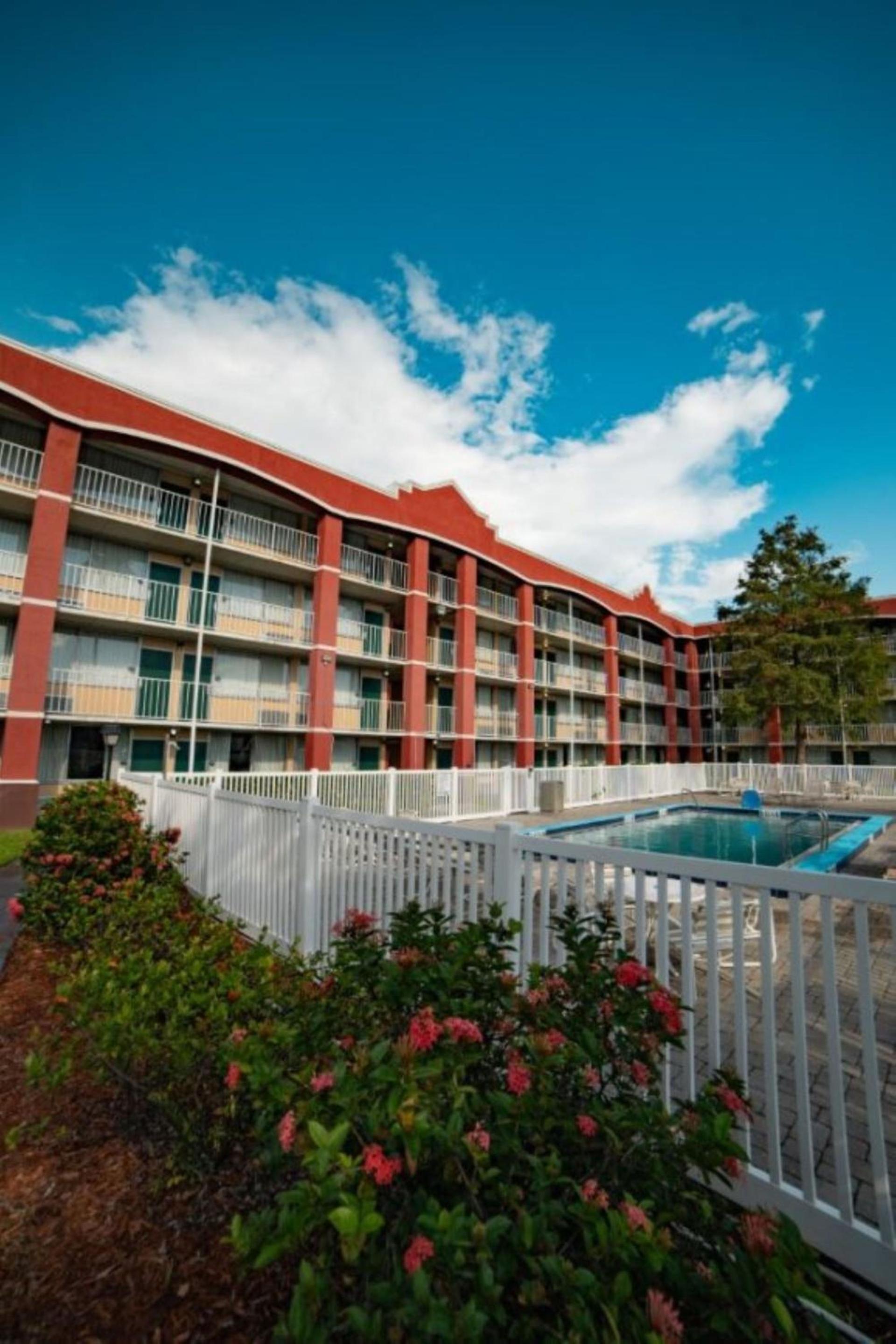 Baymont by Wyndham Orlando North Millenia photo 13