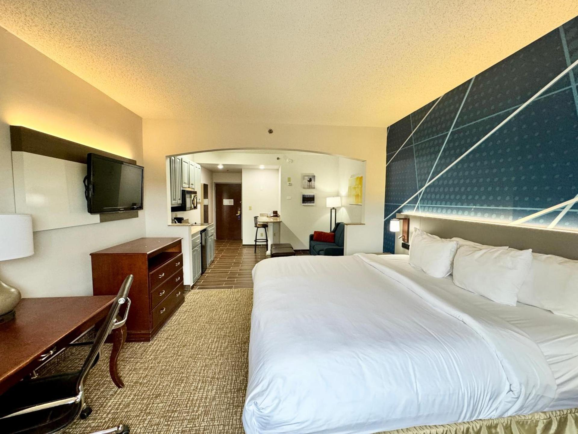 Comfort Suites East Brunswick - South River photo 90
